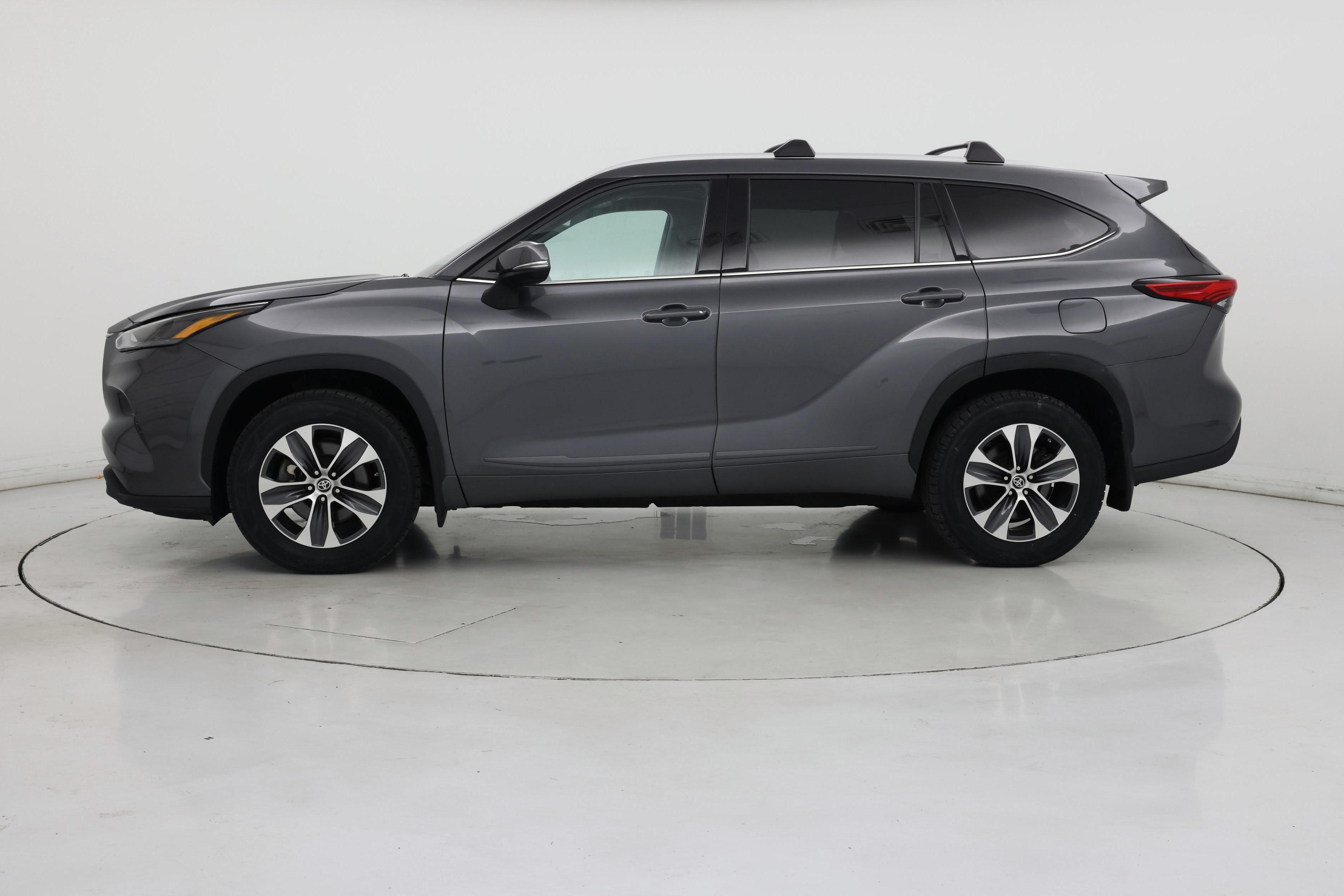 Thumbnail: 2022 Toyota Highlander - 3
