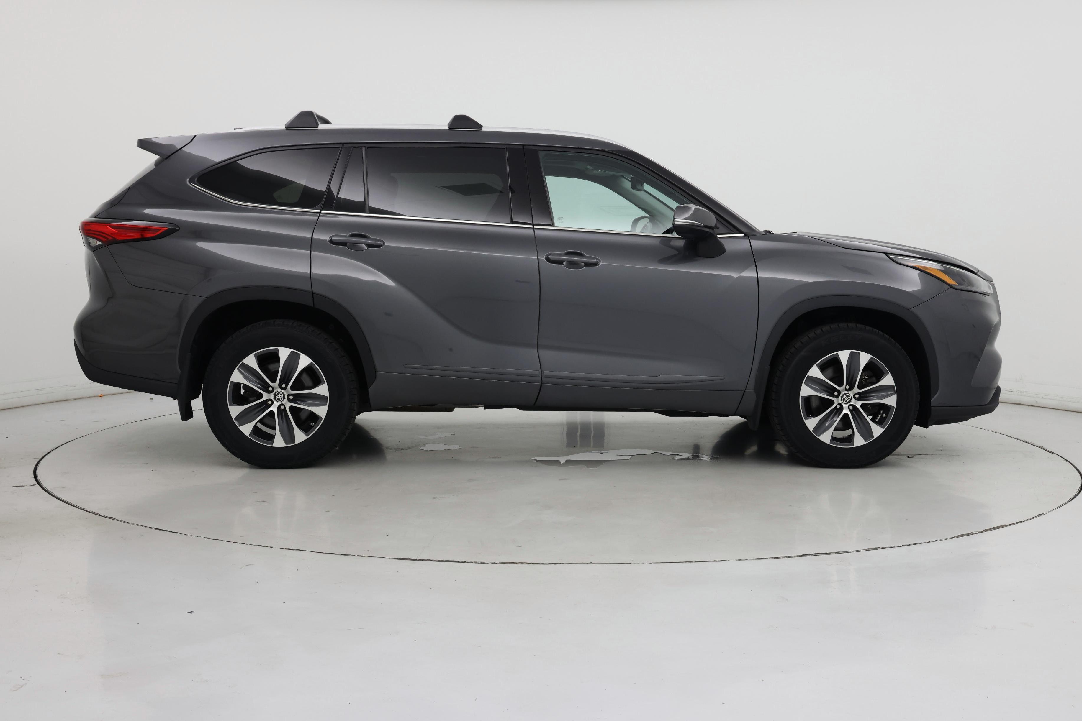 Thumbnail: 2022 Toyota Highlander - 7