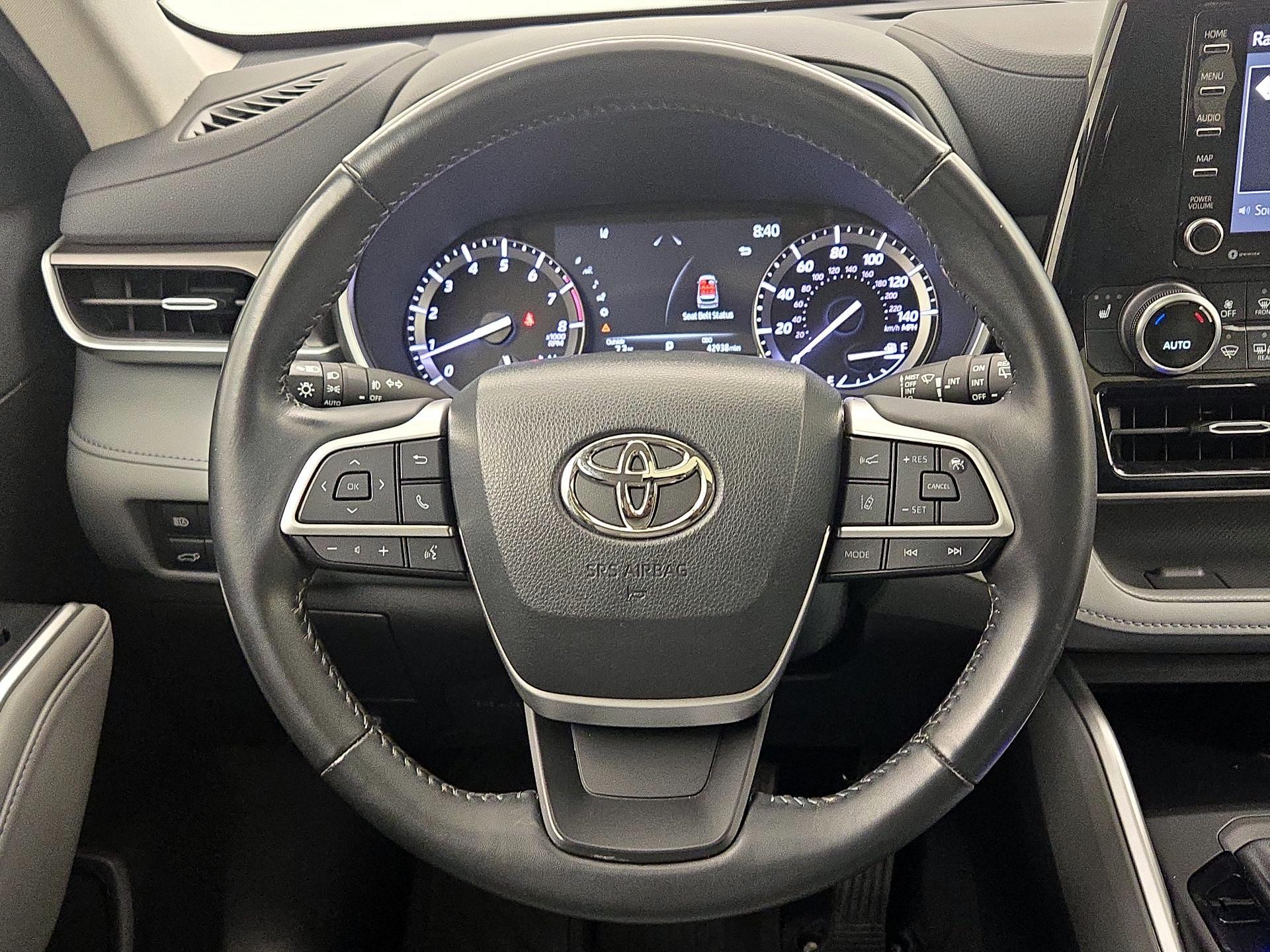 Thumbnail: 2022 Toyota Highlander - 10