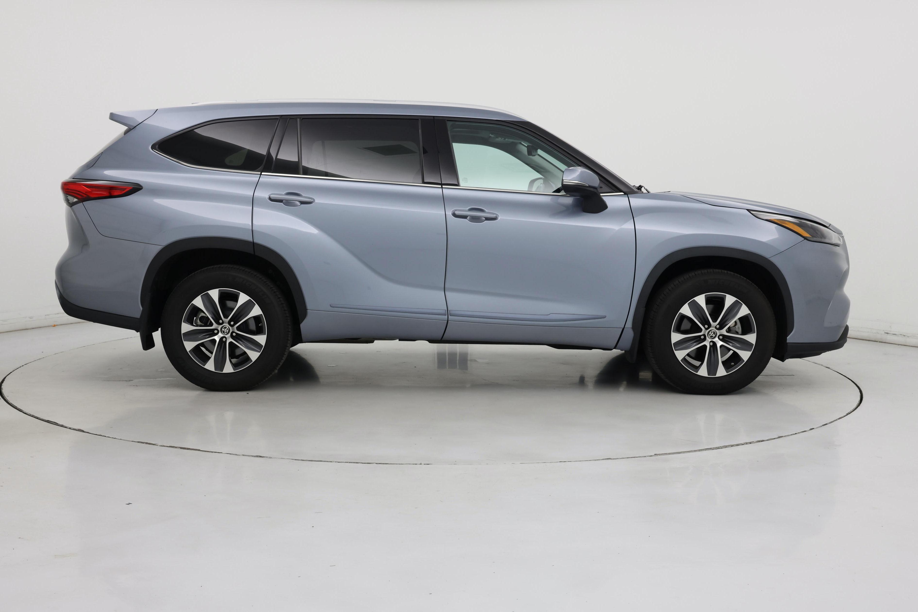 Thumbnail: 2022 Toyota Highlander - 7