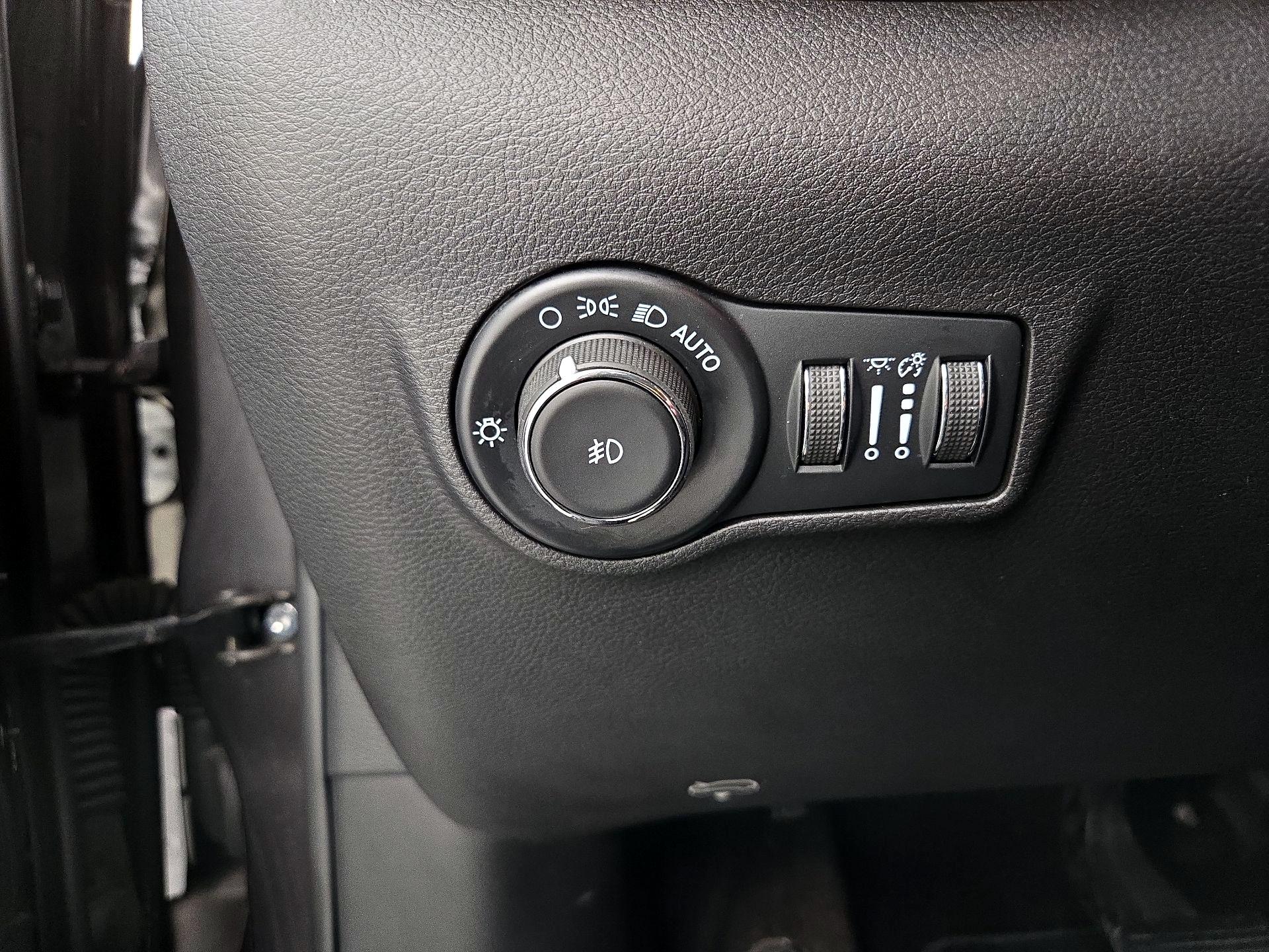 Thumbnail: 2022 Jeep Compass - 13