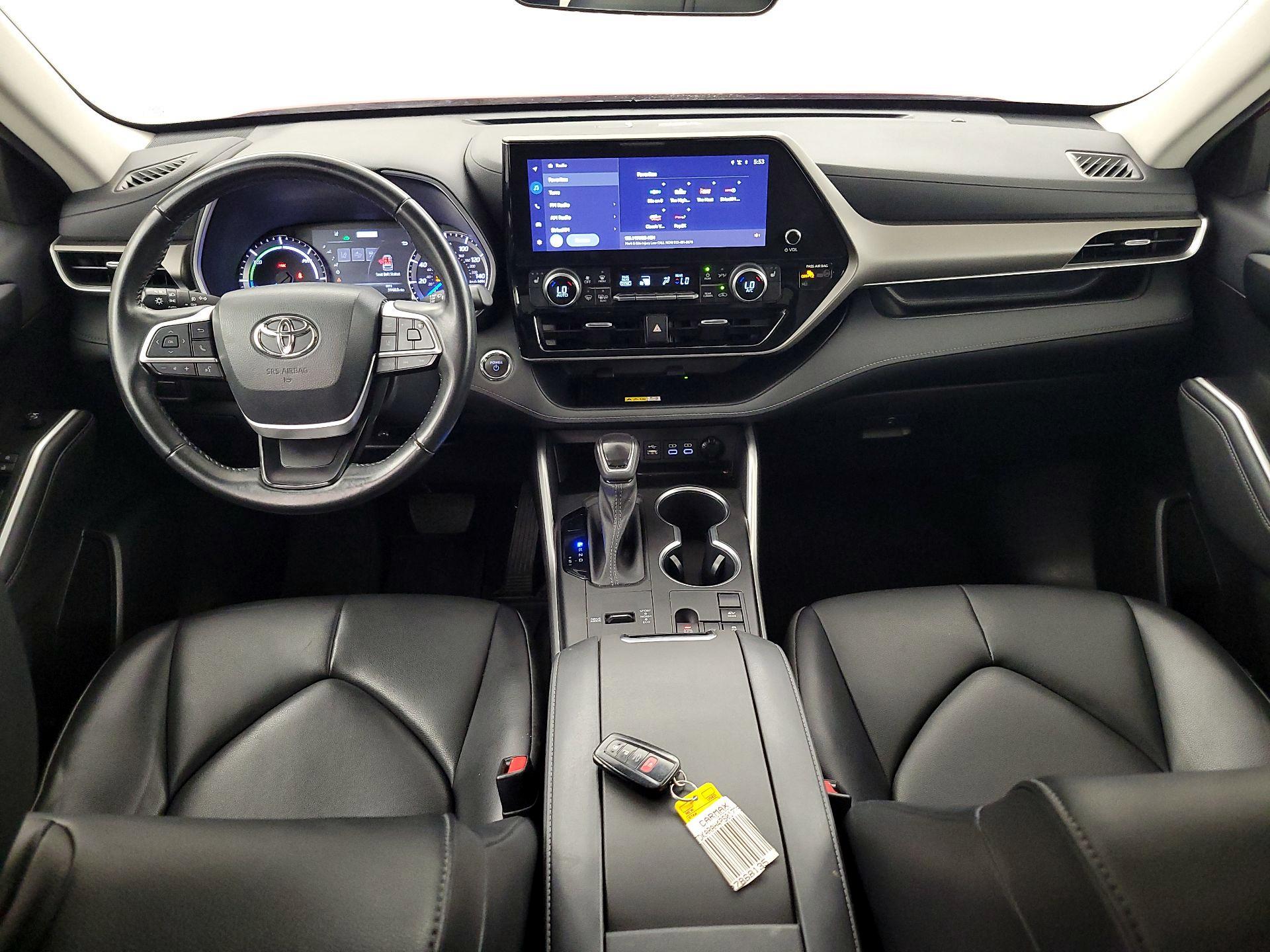 Thumbnail: 2023 Toyota Highlander - 9