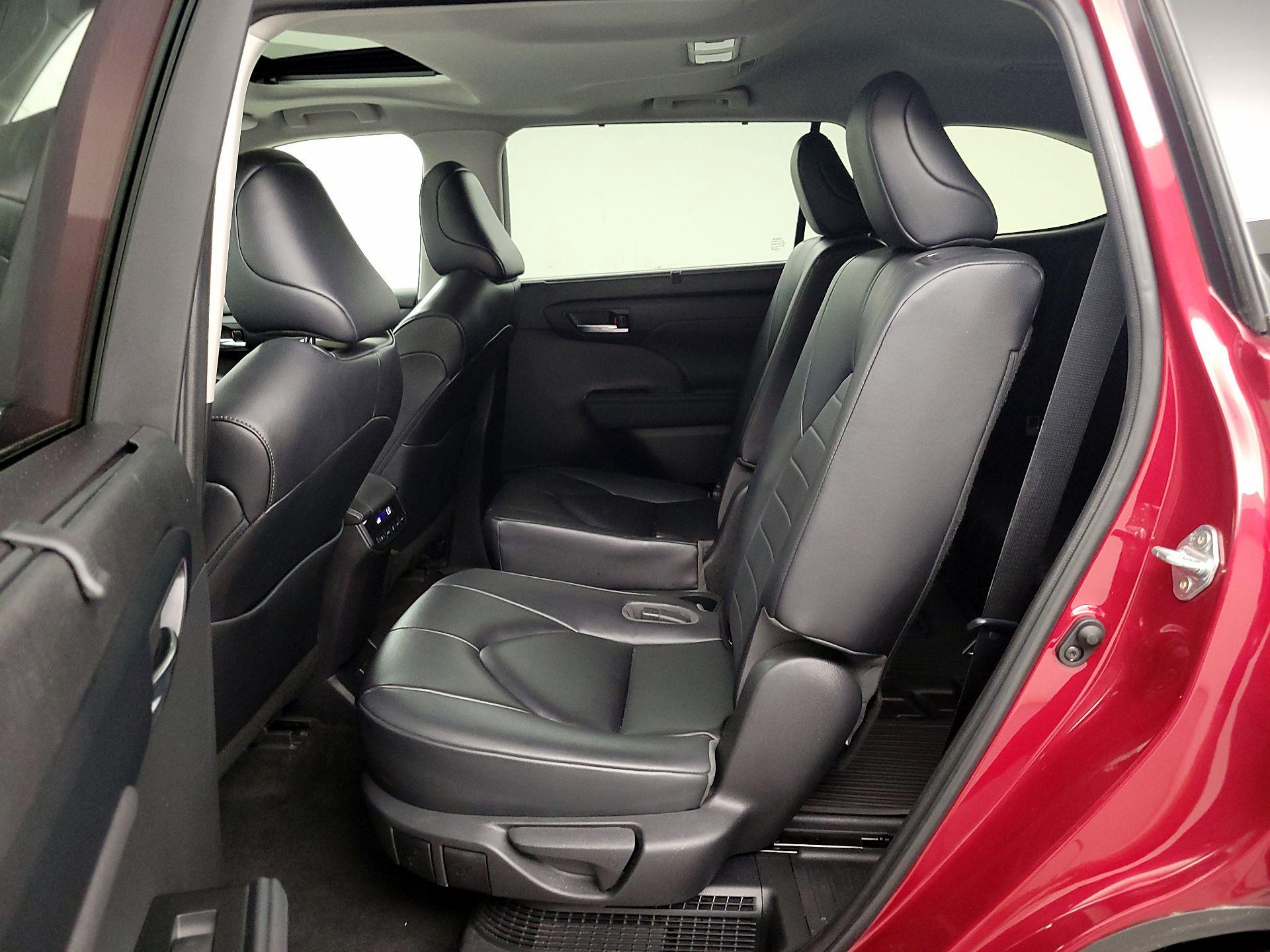 Thumbnail: 2023 Toyota Highlander - 20