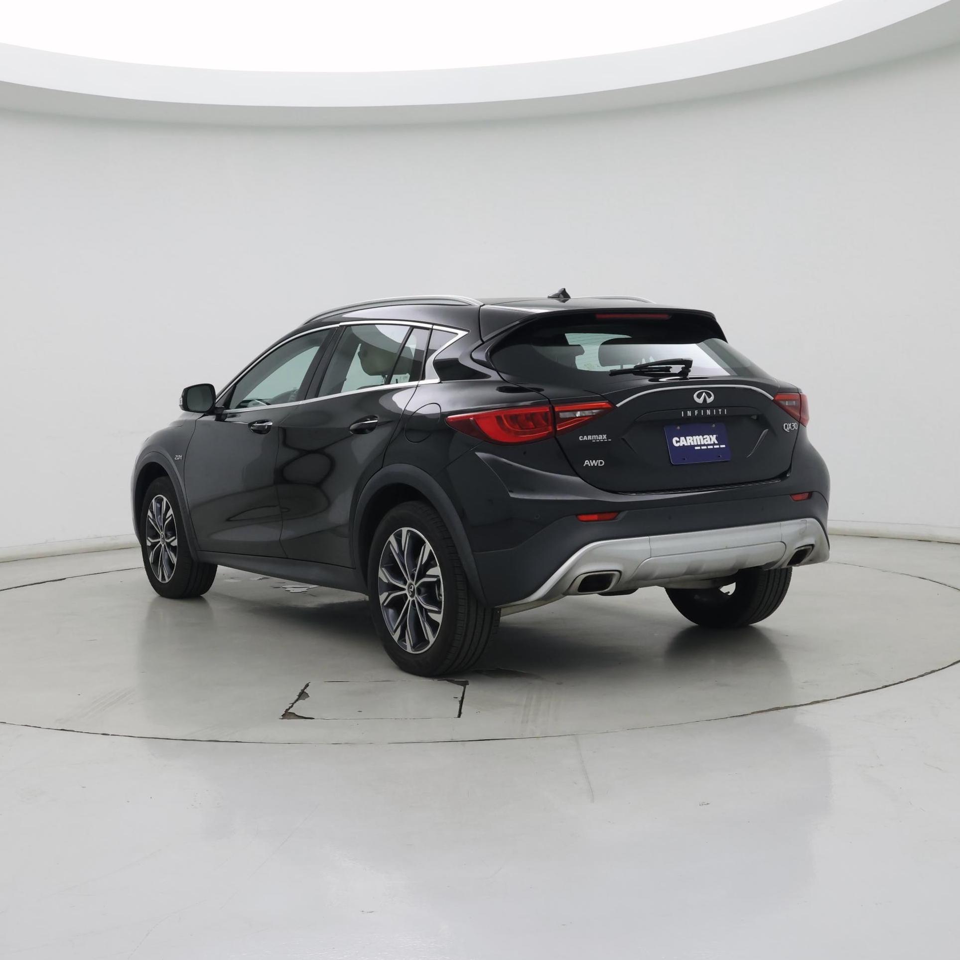 Thumbnail: 2017 INFINITI QX30 - 2
