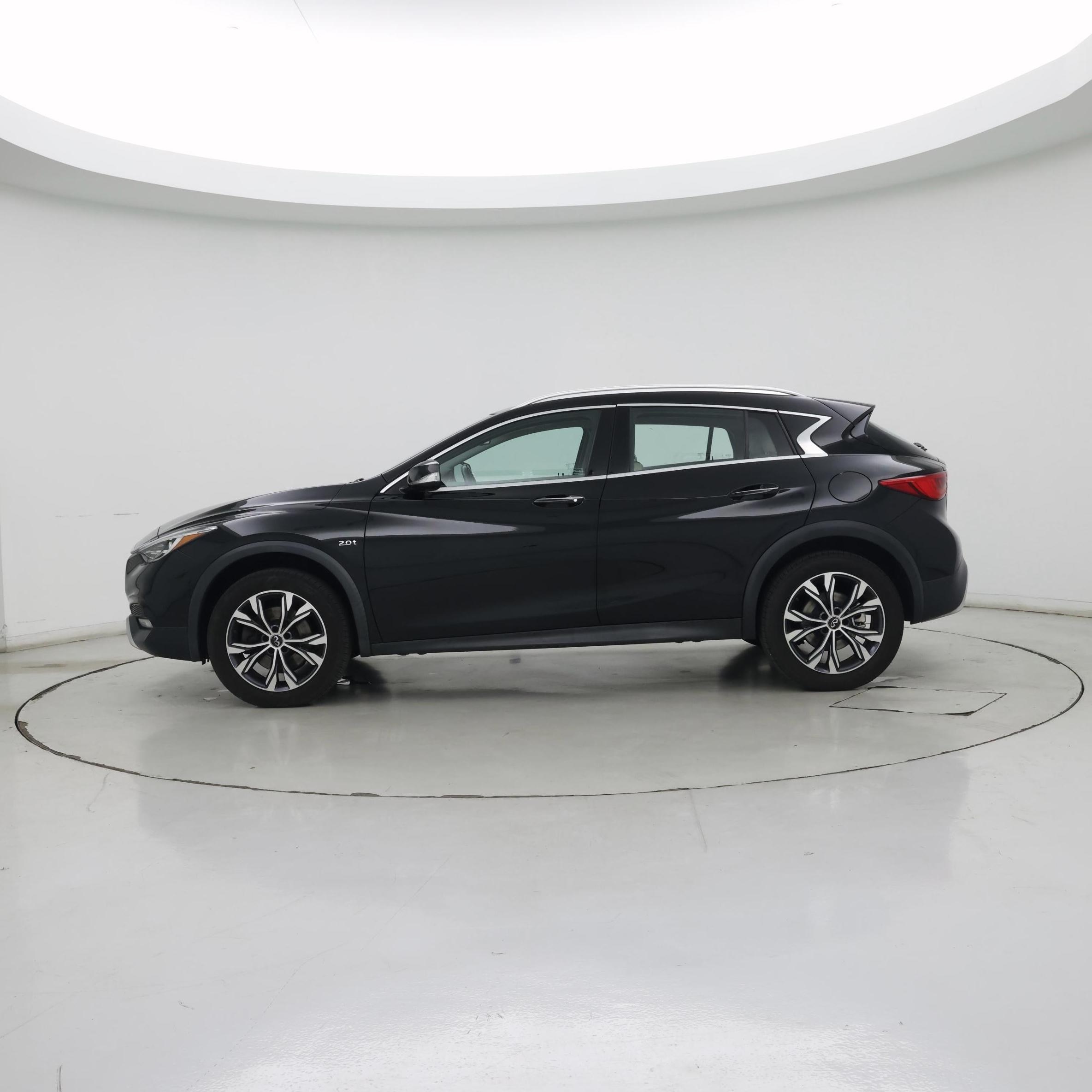 Thumbnail: 2017 INFINITI QX30 - 3