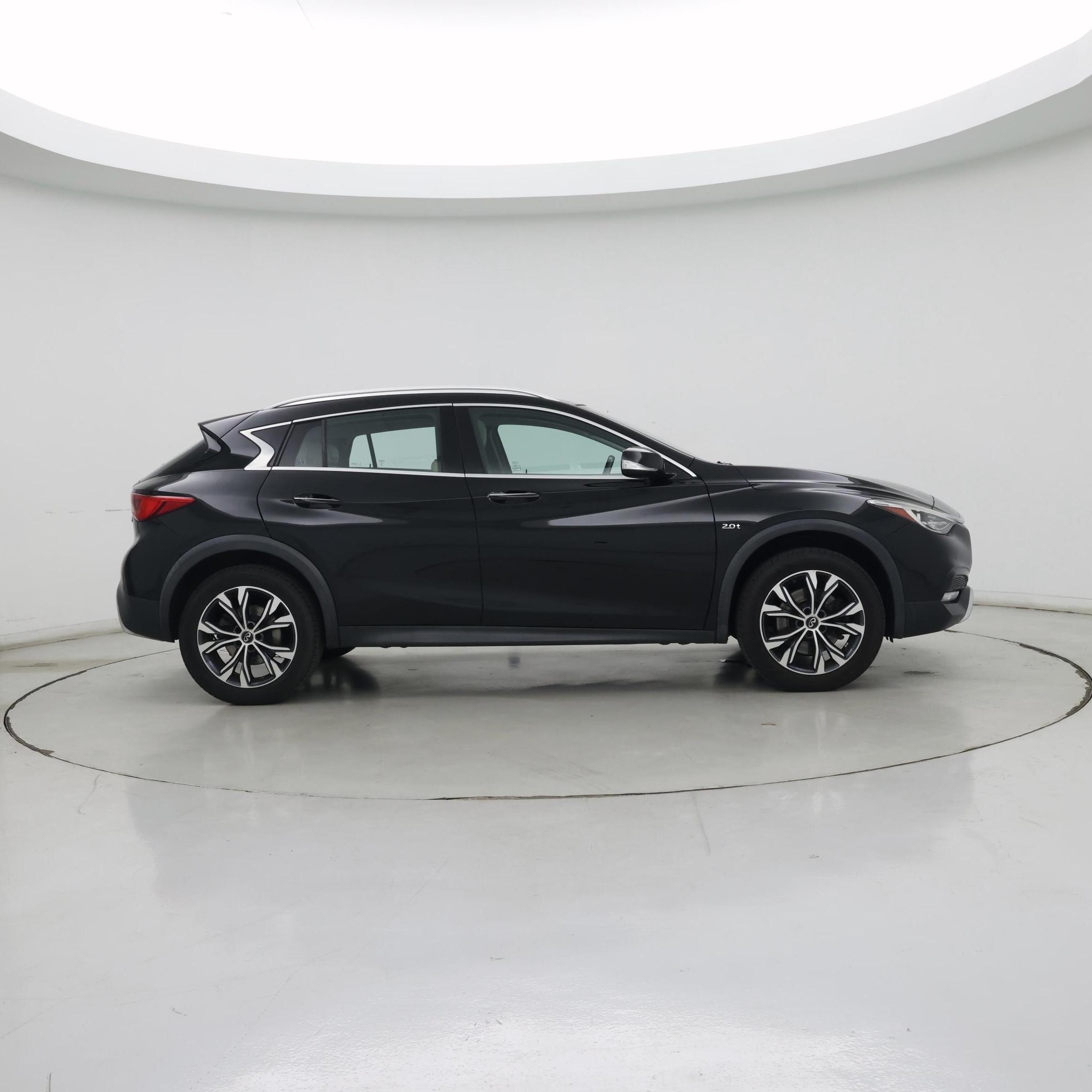 Thumbnail: 2017 INFINITI QX30 - 7