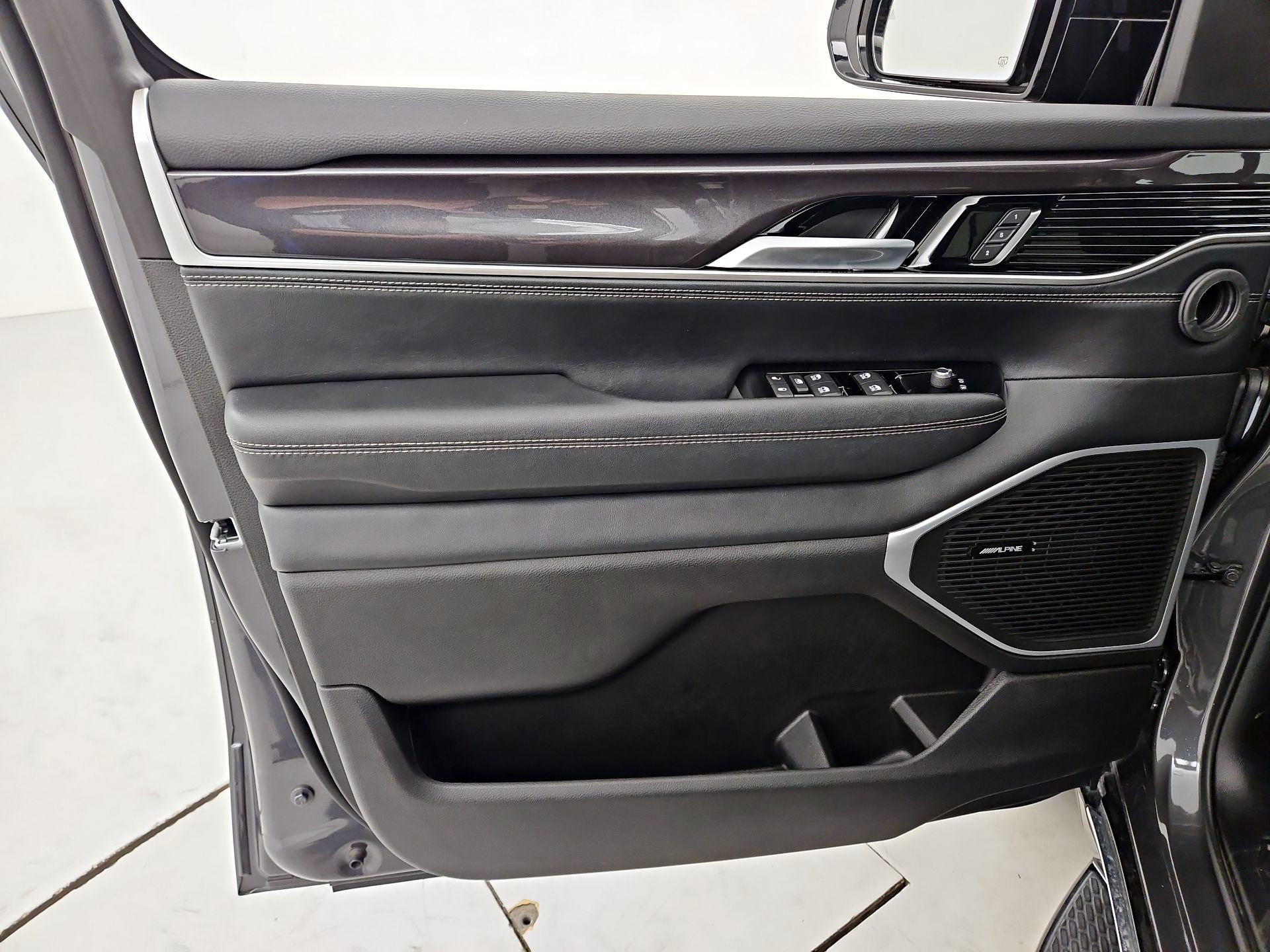 Thumbnail: 2024 Jeep Wagoneer - 12