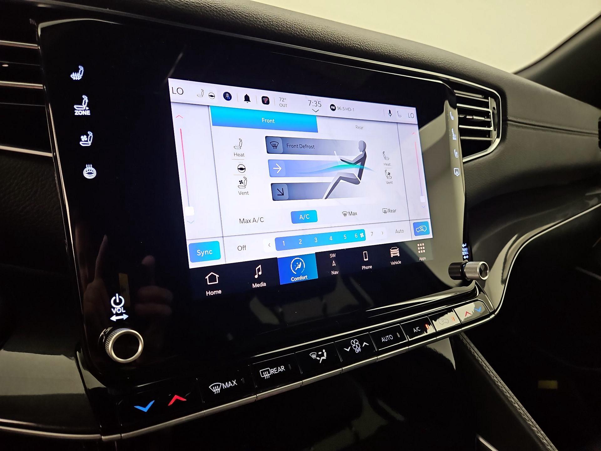 Thumbnail: 2024 Jeep Wagoneer - 17