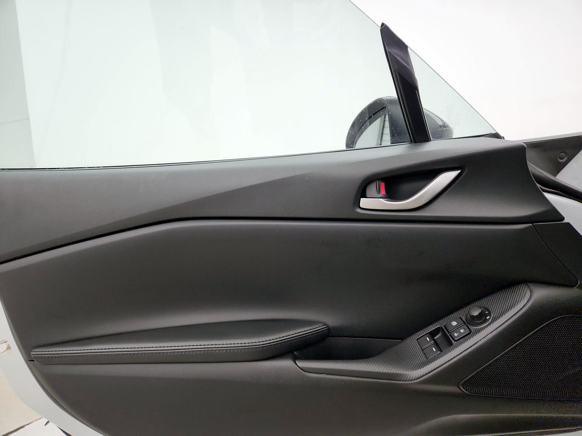 Thumbnail: 2016 Mazda MX-5 Miata - 12