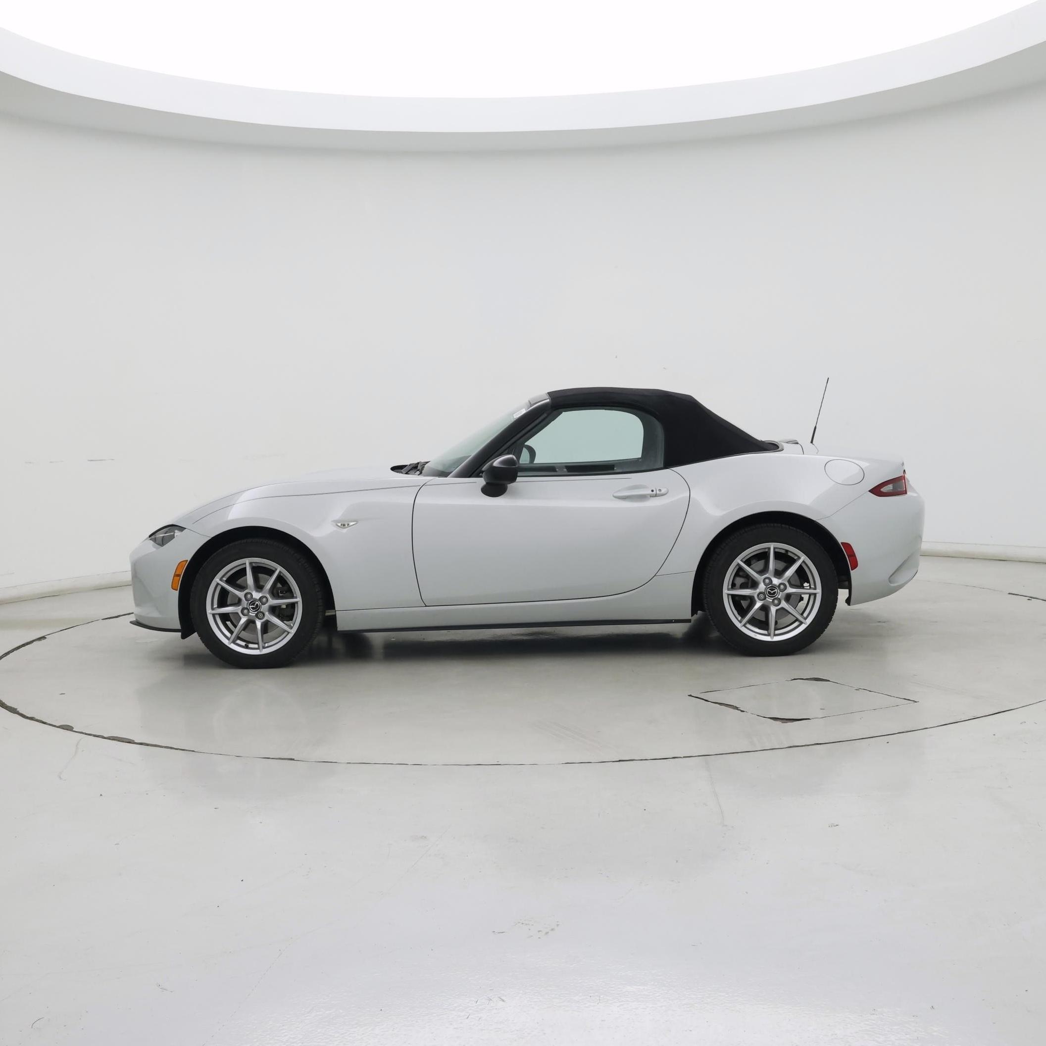 Thumbnail: 2016 Mazda MX-5 Miata - 3