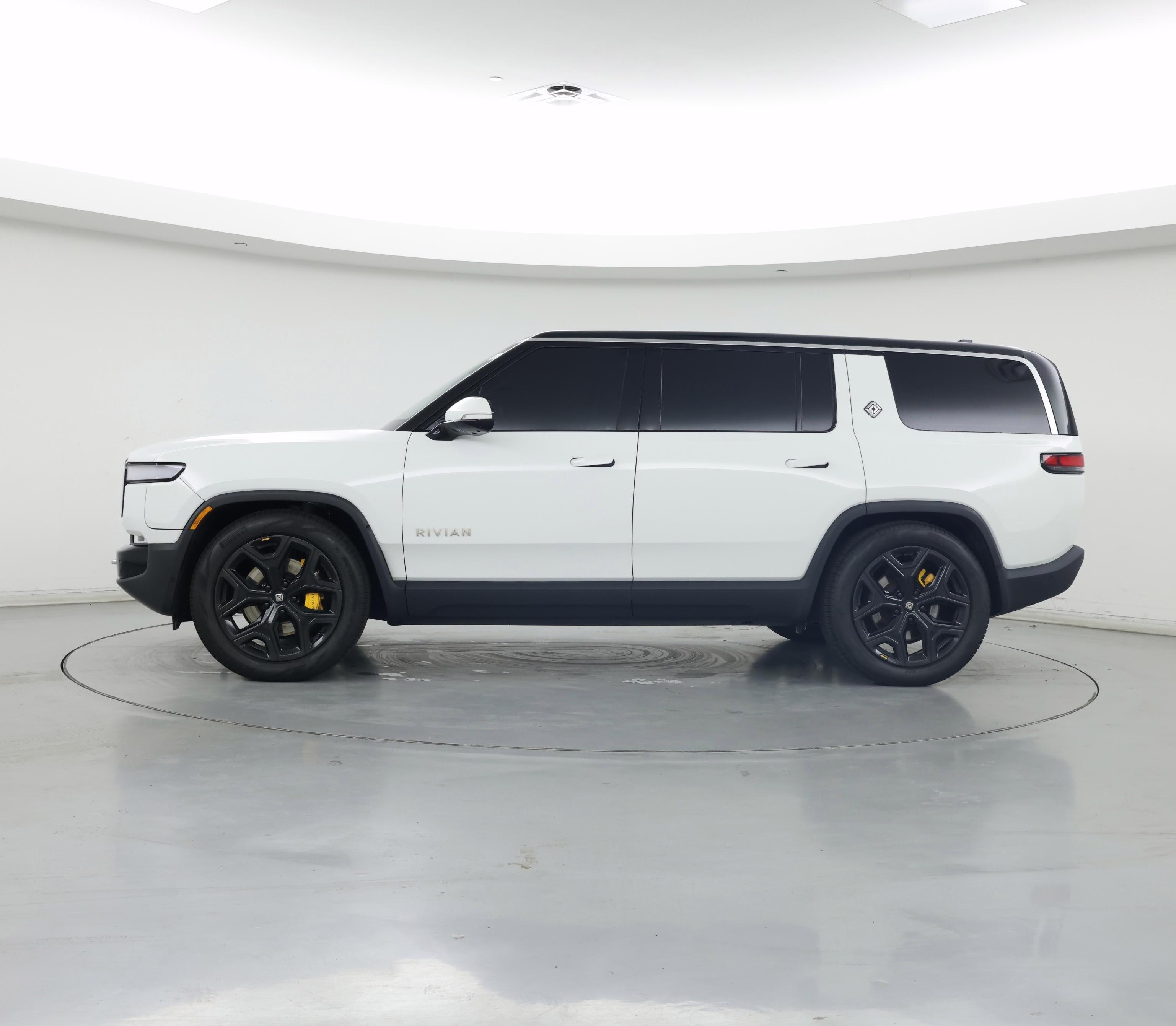 Thumbnail: 2024 Rivian R1S - 3