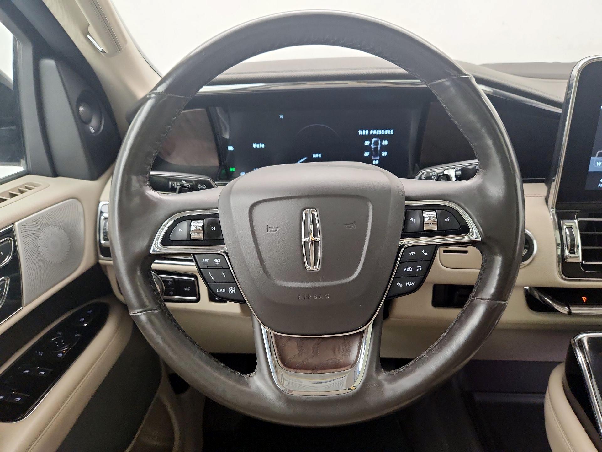 Thumbnail: 2019 Lincoln Navigator - 10