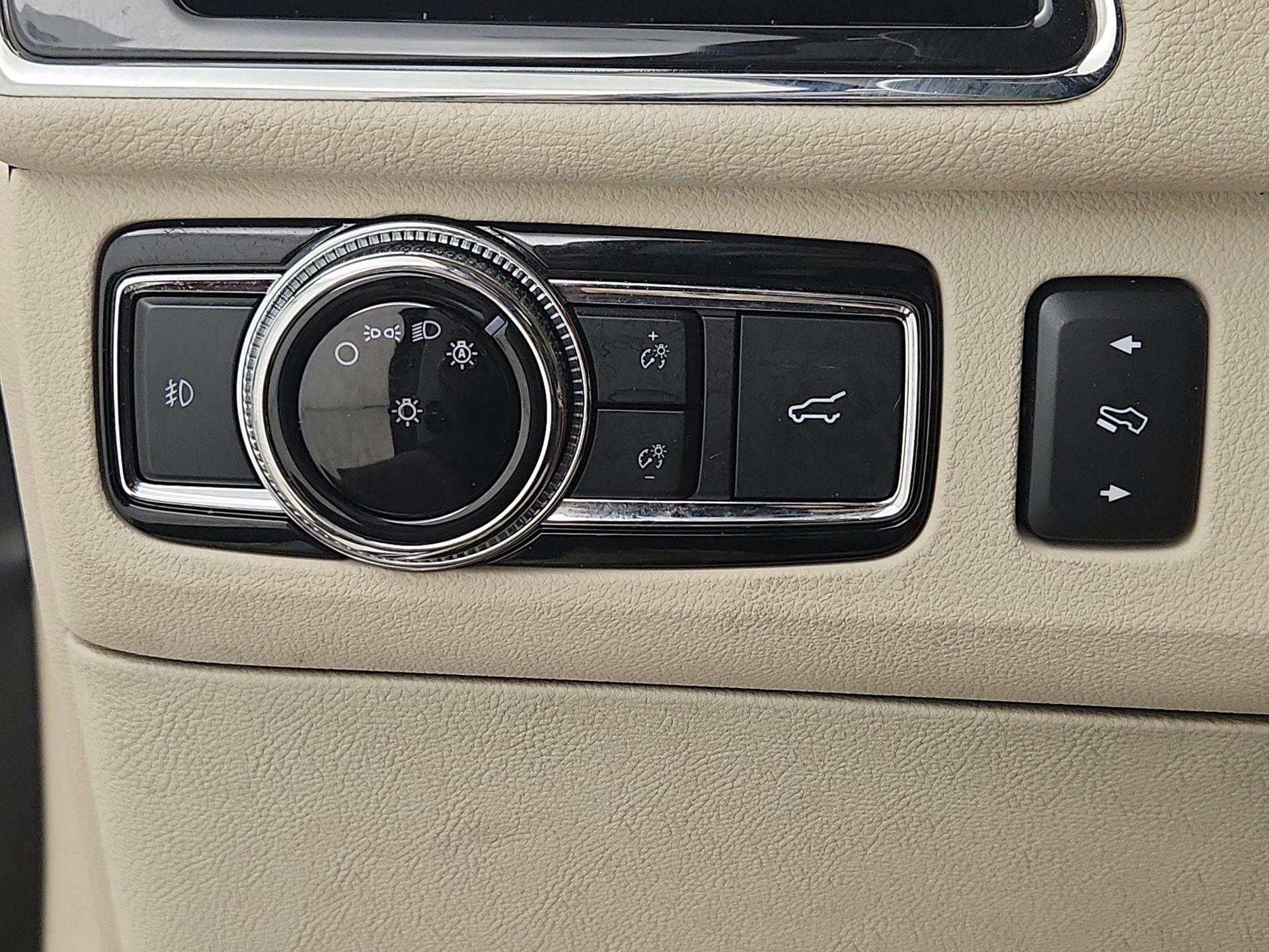 Thumbnail: 2019 Lincoln Navigator - 13