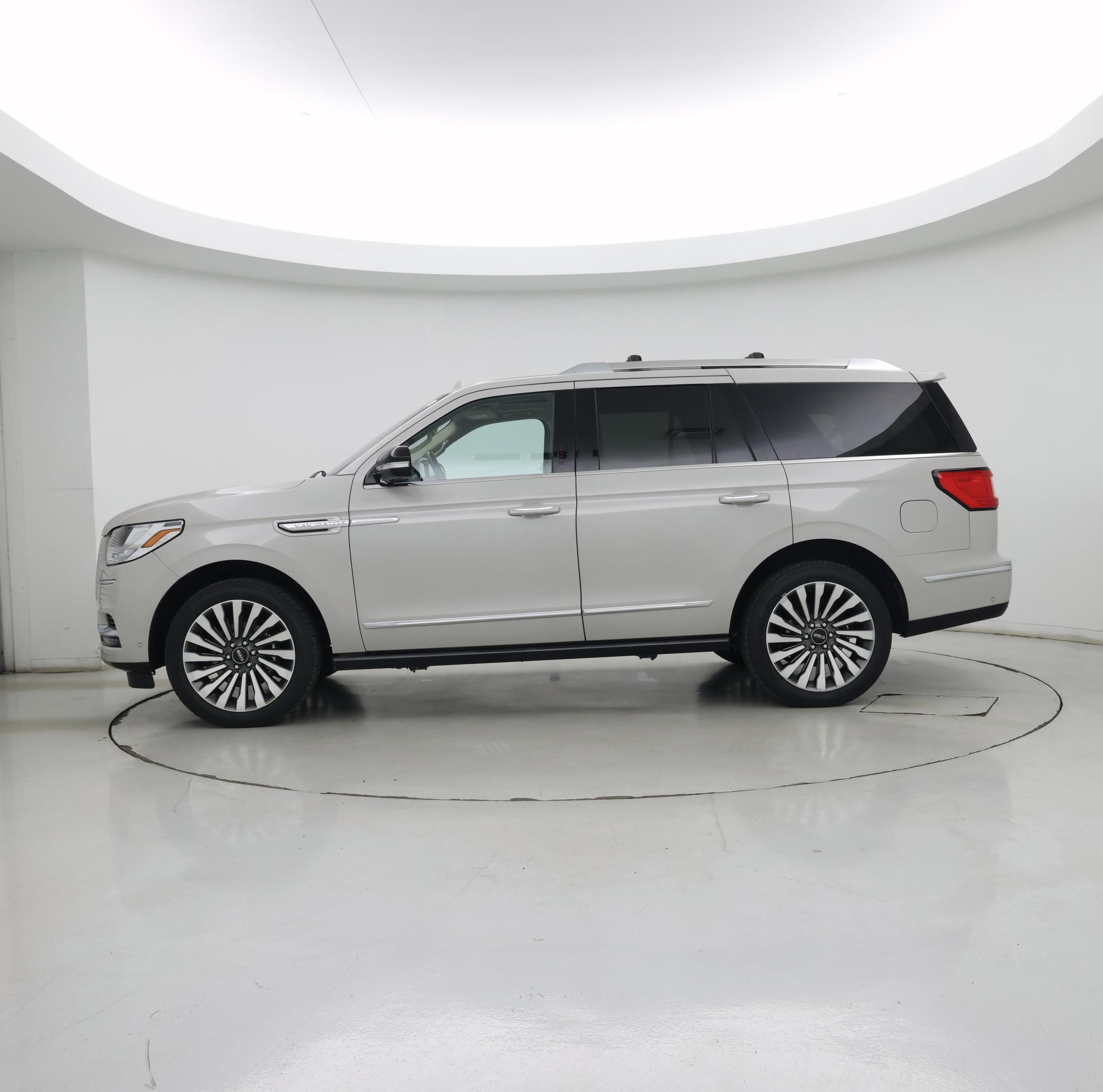 Thumbnail: 2019 Lincoln Navigator - 3