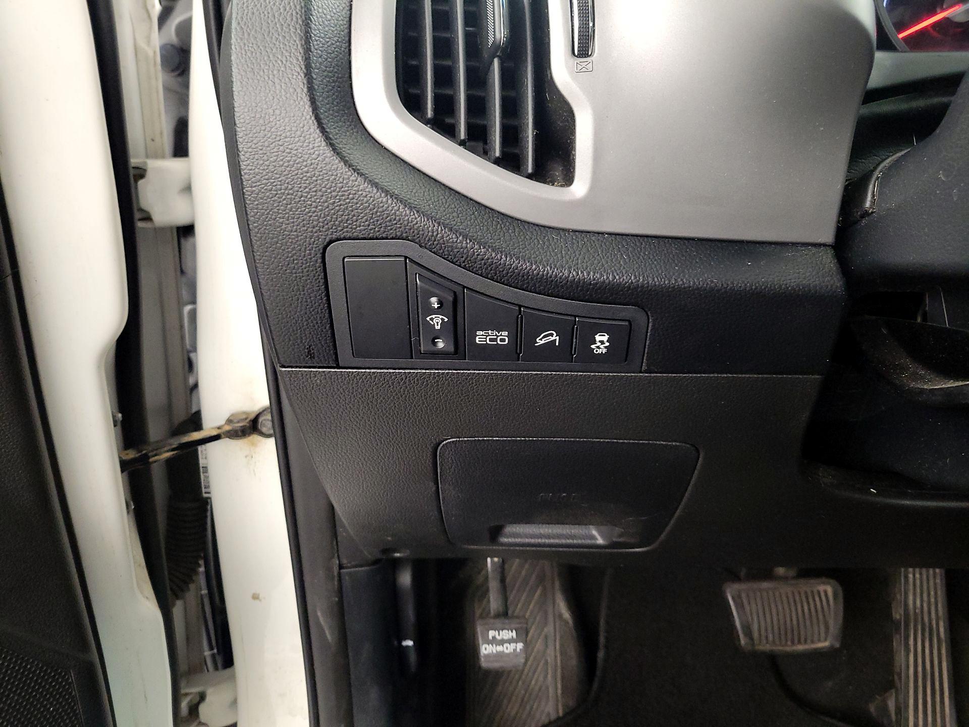 Thumbnail: 2016 Kia Sportage - 13