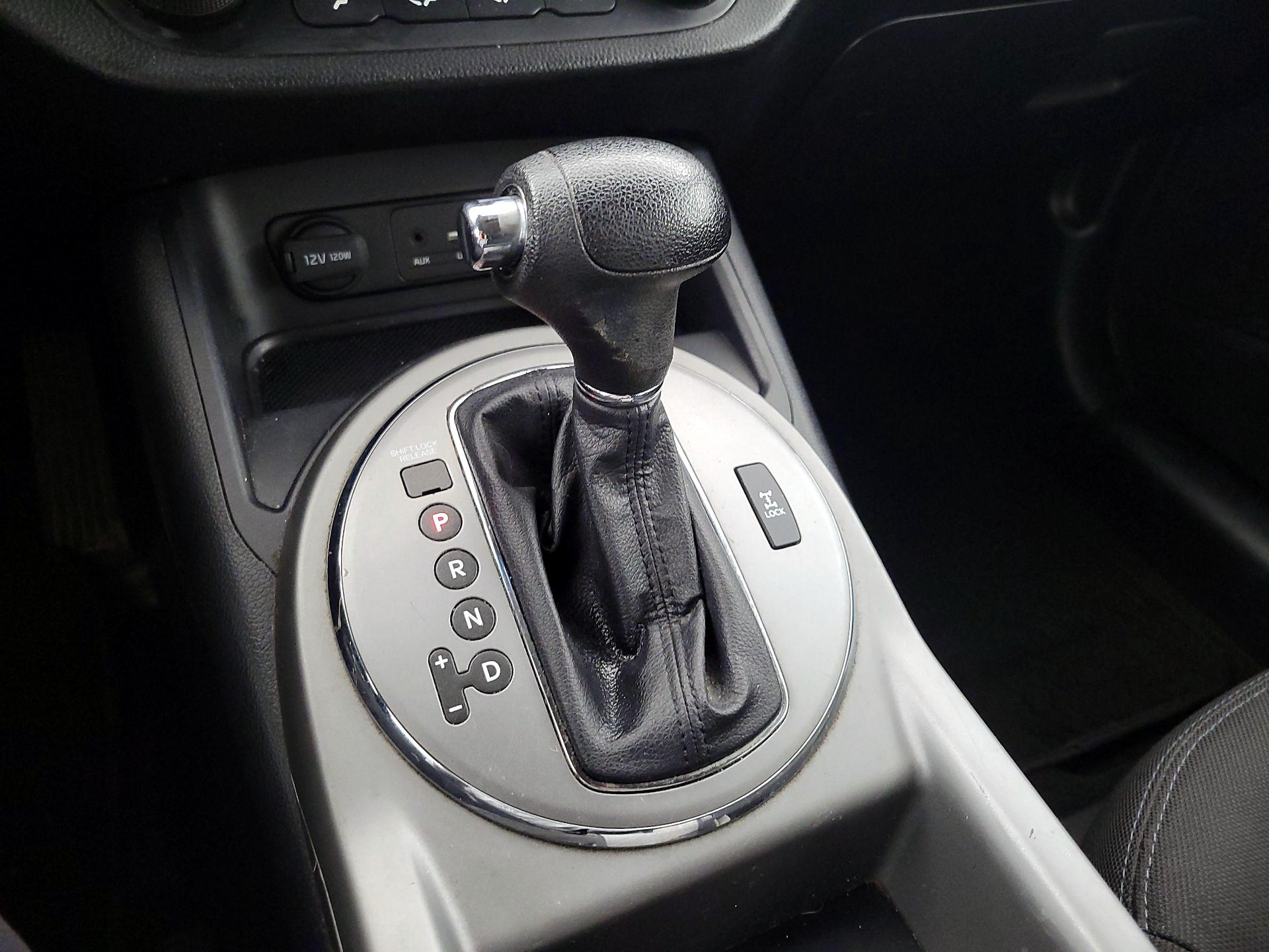 Thumbnail: 2016 Kia Sportage - 16