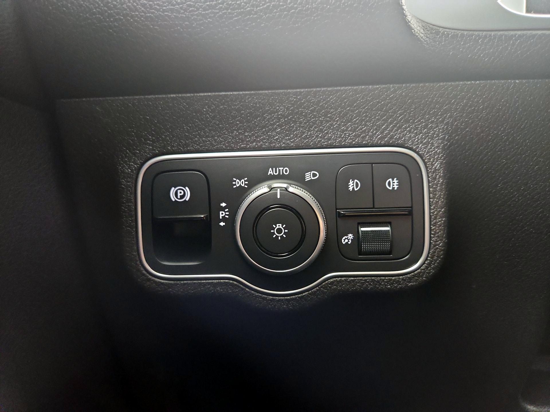 Thumbnail: 2021 Mercedes-Benz GLB - 13