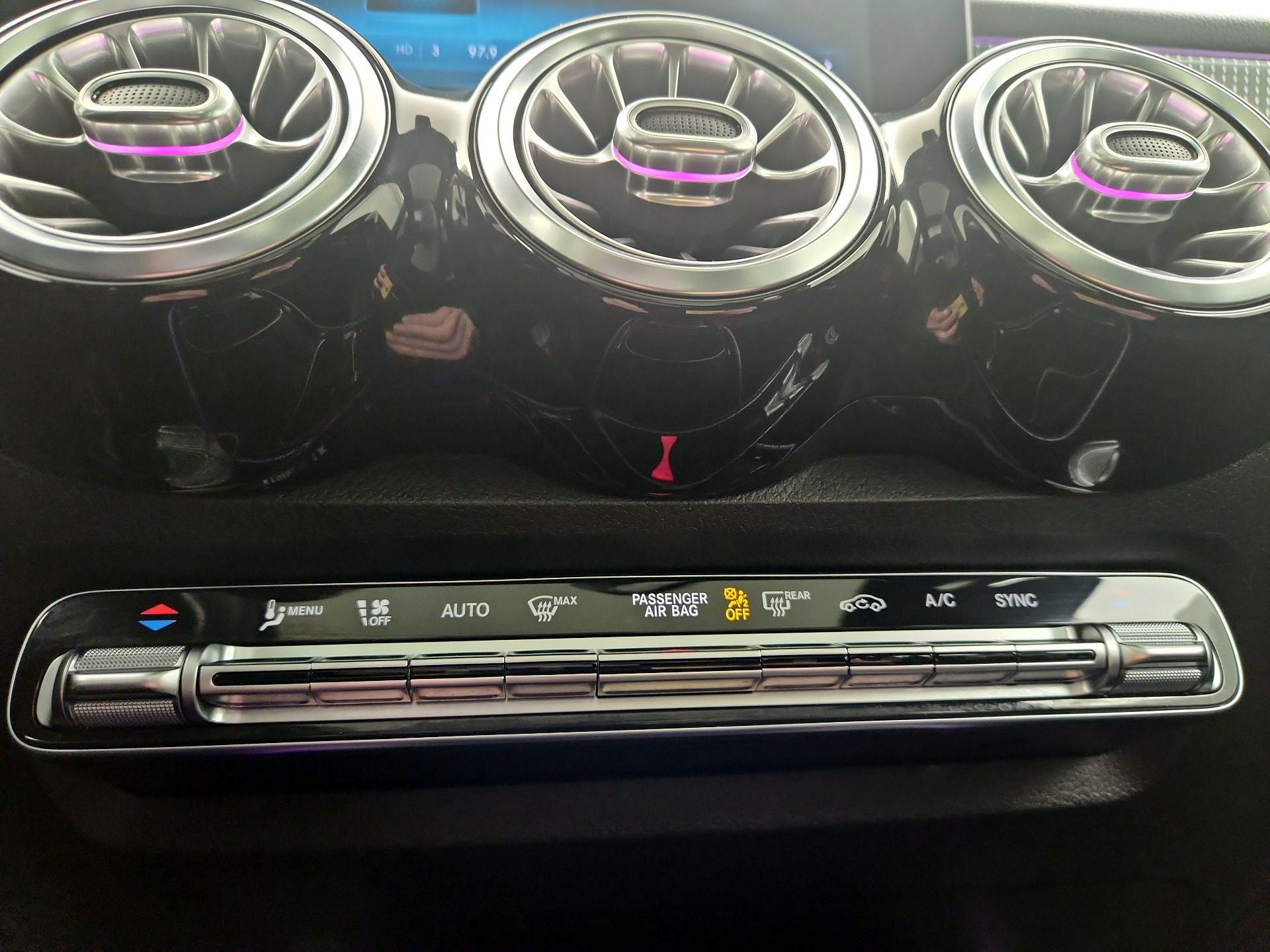 Thumbnail: 2021 Mercedes-Benz GLB - 16