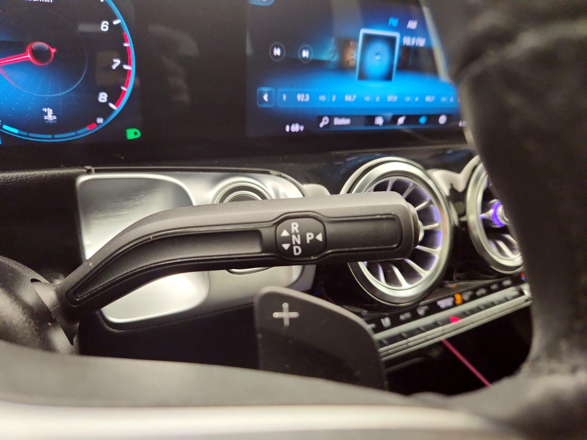 Thumbnail: 2021 Mercedes-Benz GLB - 17