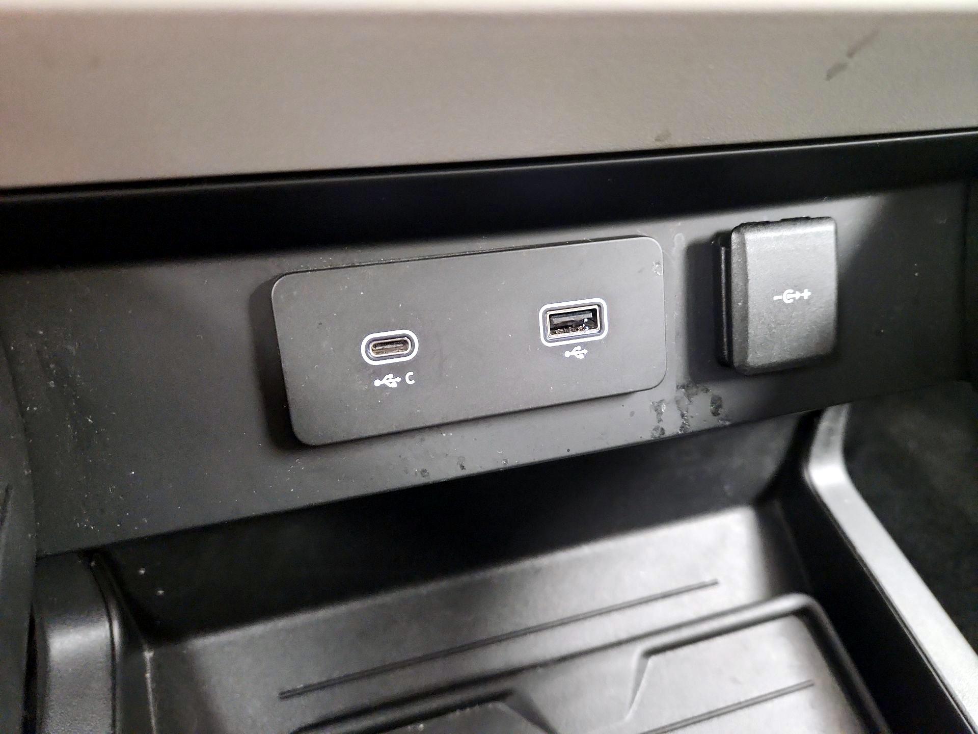 Thumbnail: 2020 Land Rover Defender - 19