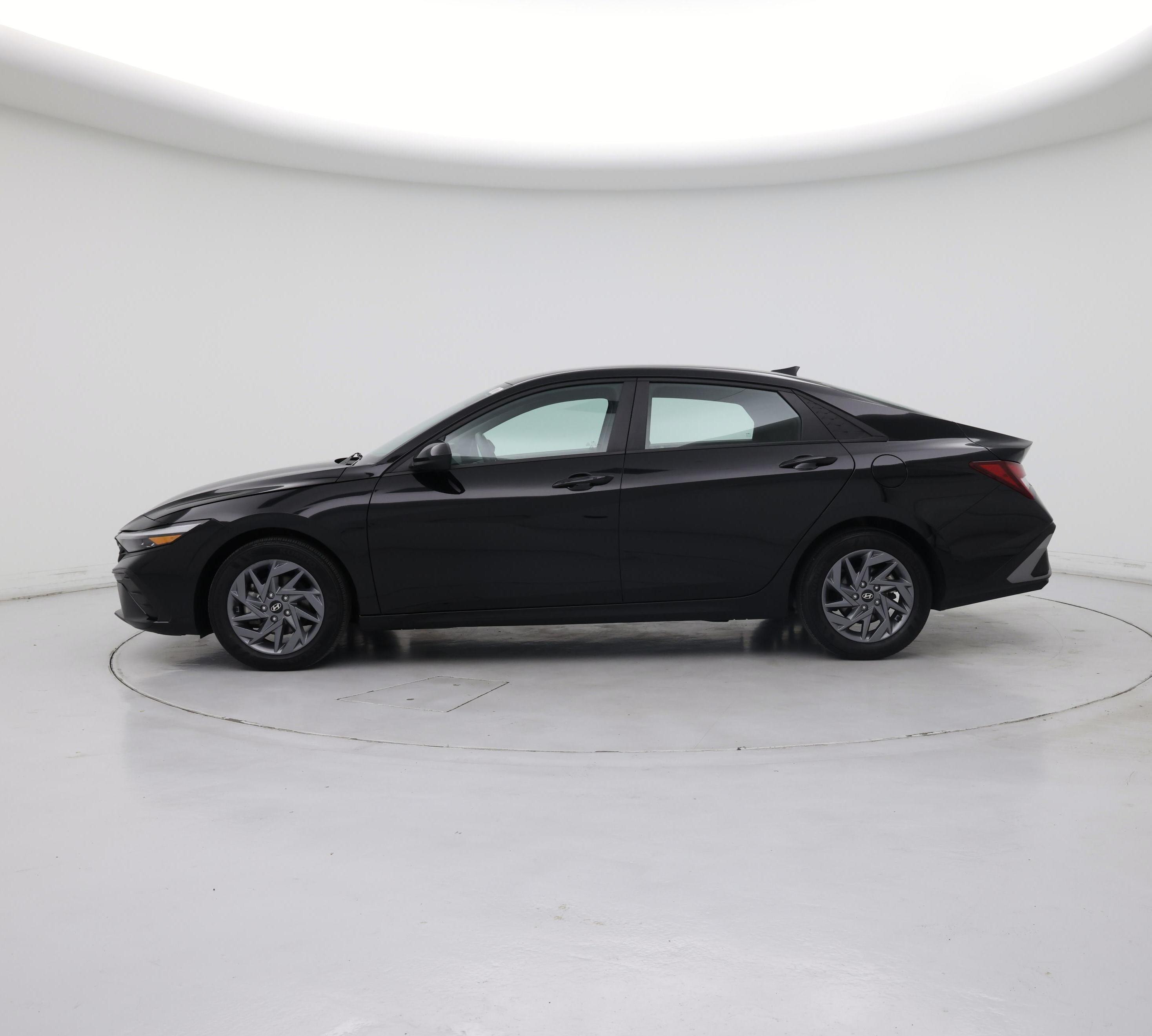 Thumbnail: 2024 Hyundai Elantra - 3
