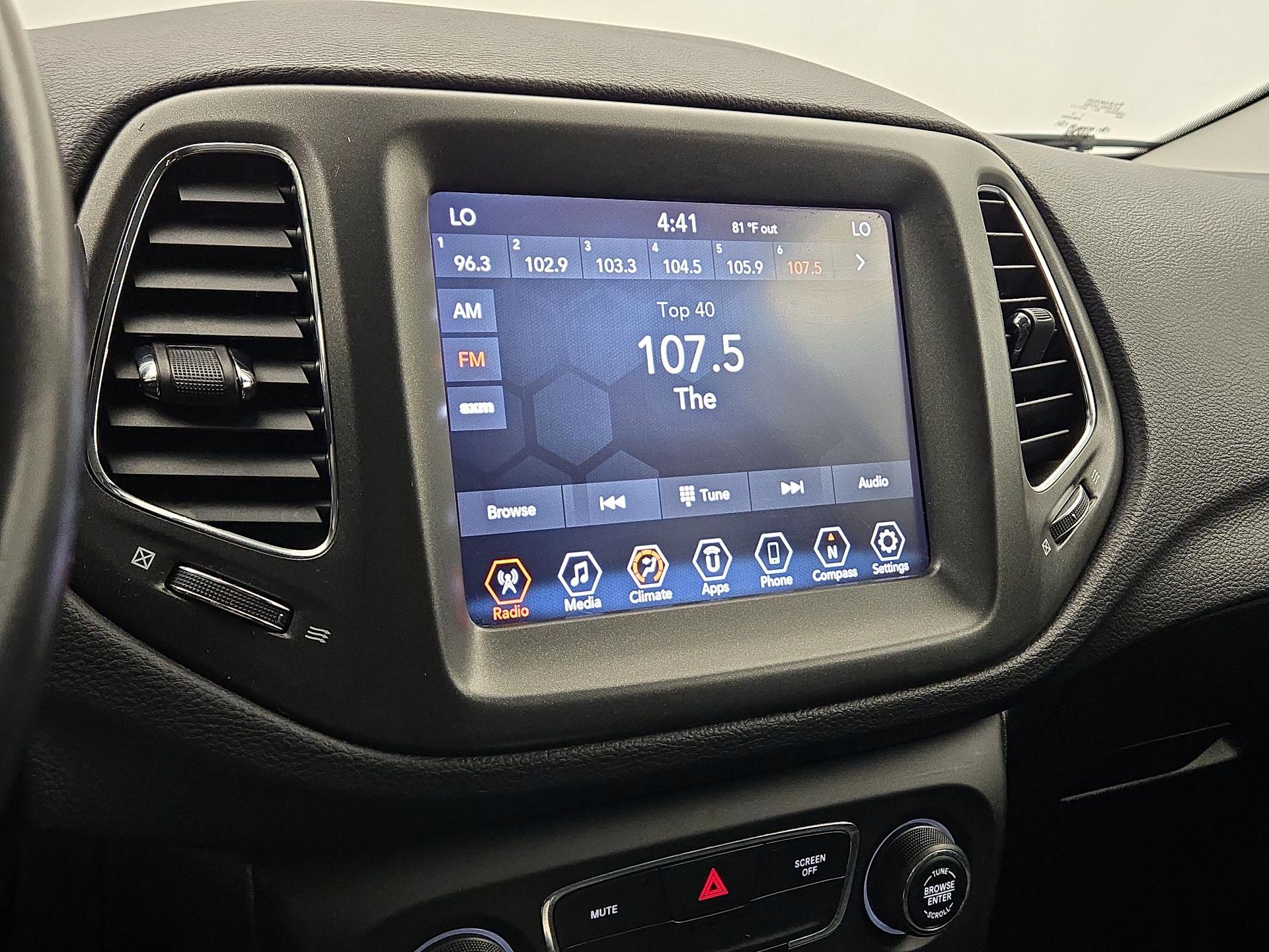 Thumbnail: 2020 Jeep Compass - 15