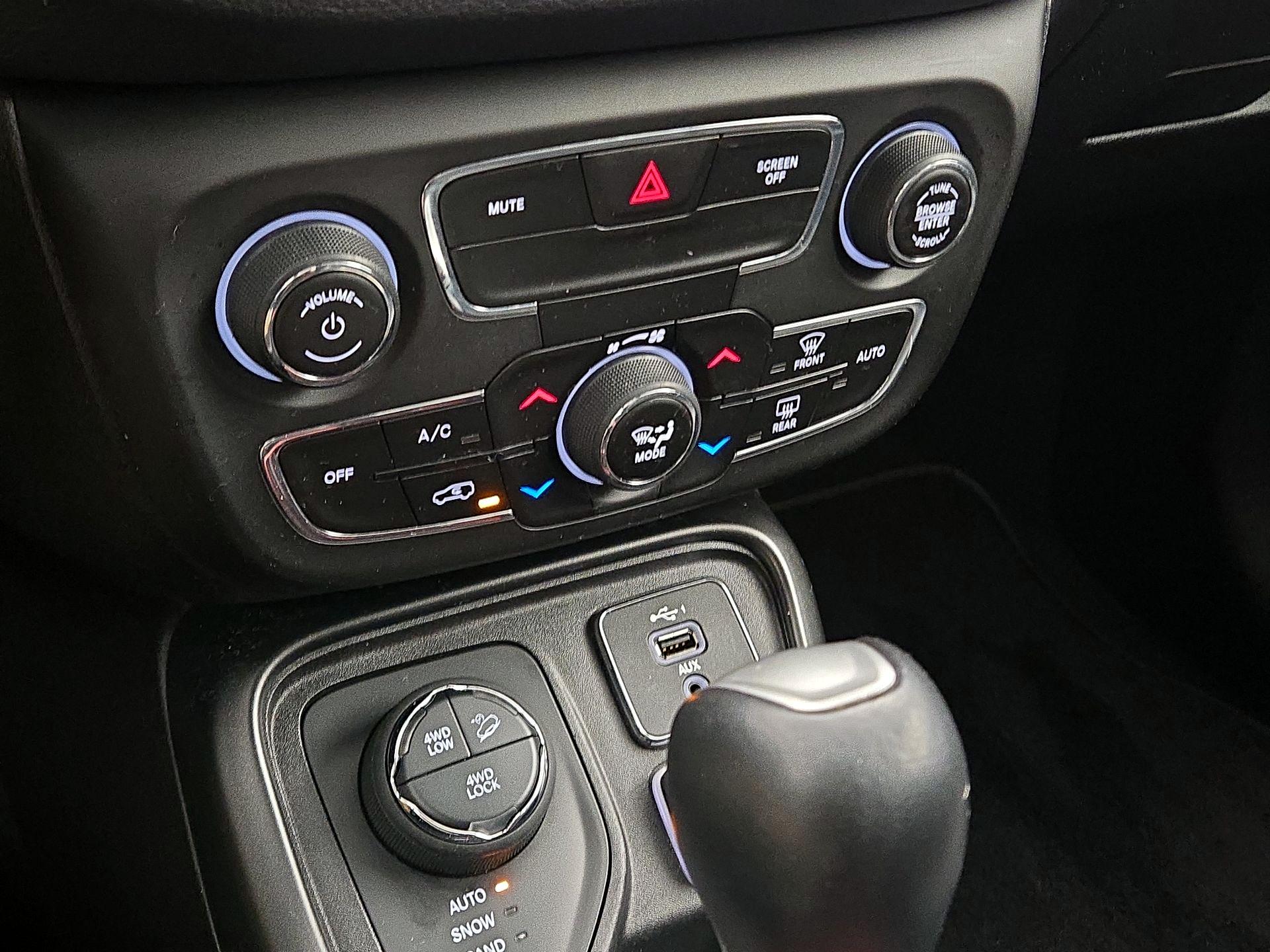 Thumbnail: 2020 Jeep Compass - 16