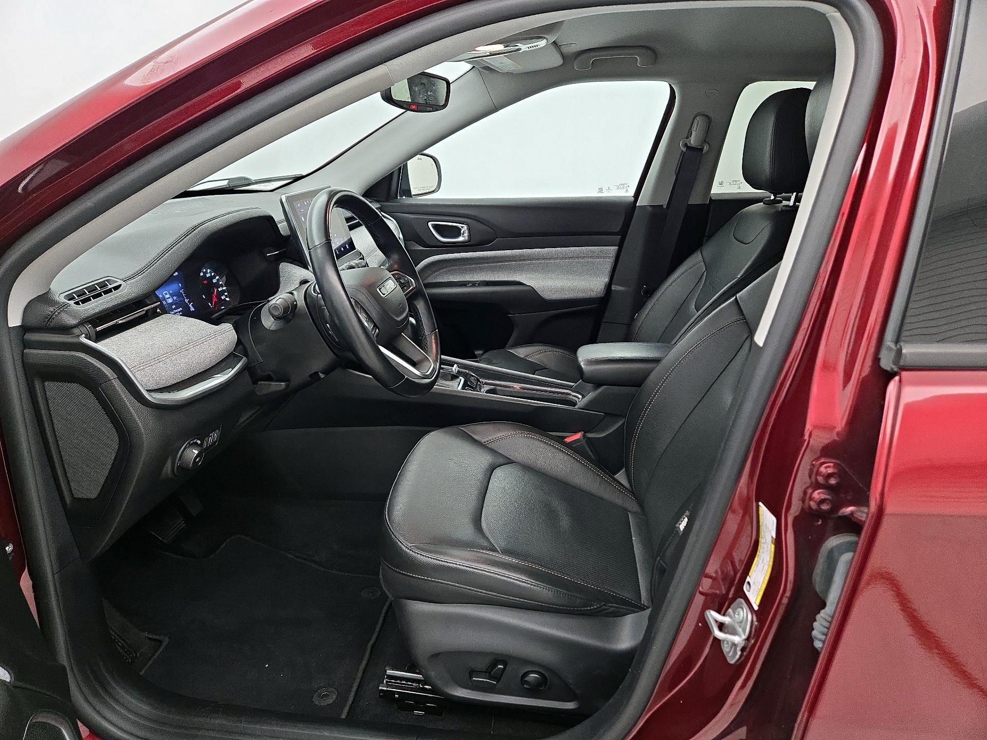 Thumbnail: 2022 Jeep Compass - 11