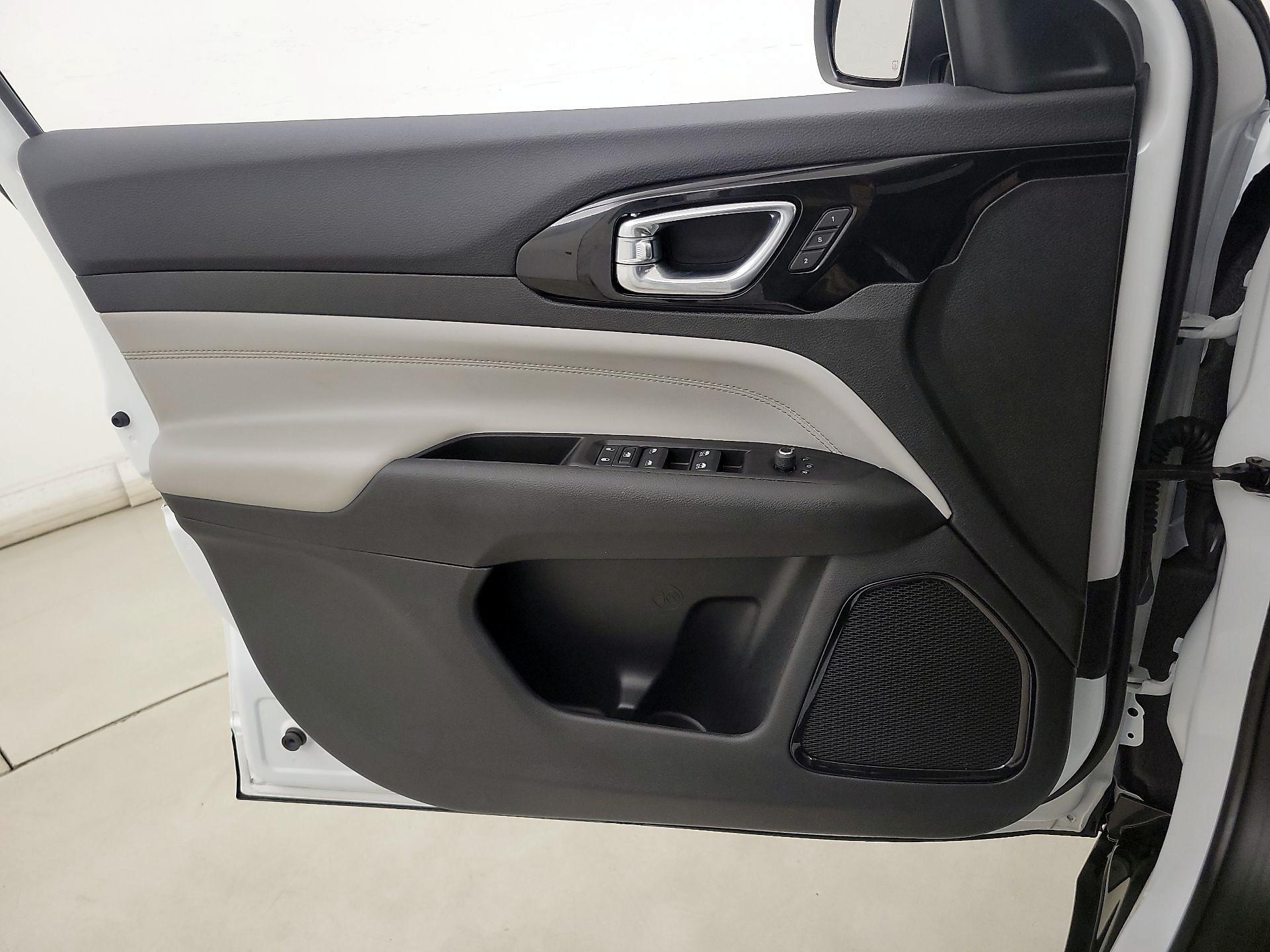 Thumbnail: 2022 Jeep Compass - 12
