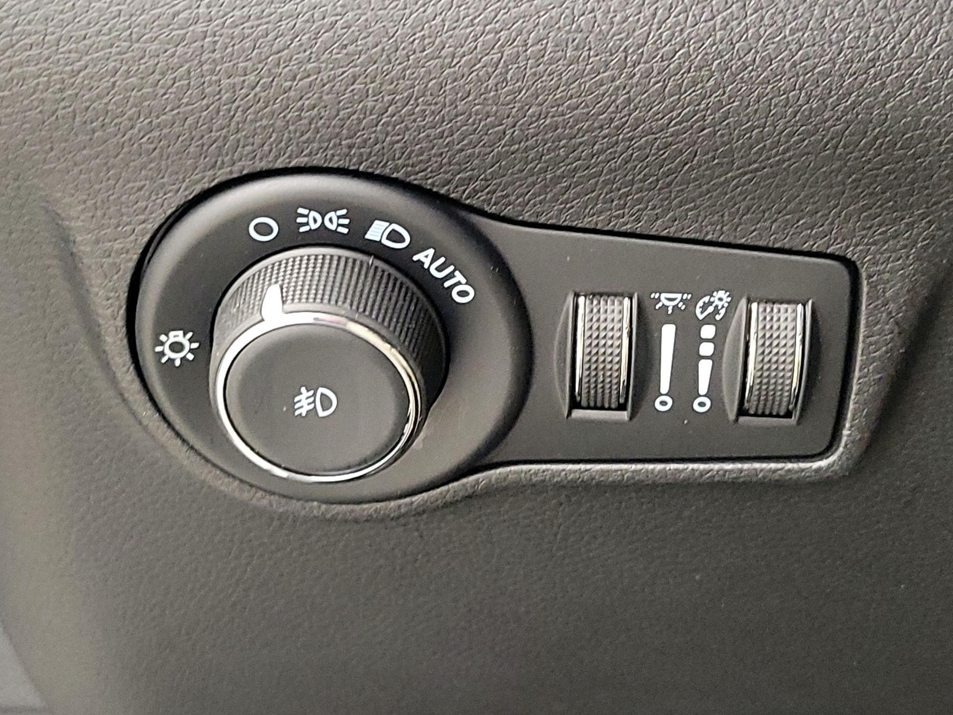 Thumbnail: 2022 Jeep Compass - 13