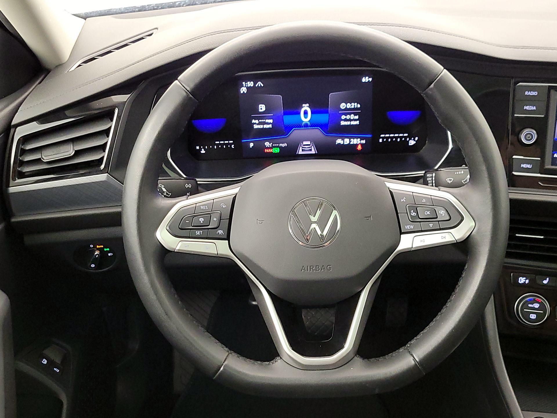 Thumbnail: 2023 Volkswagen Jetta - 10