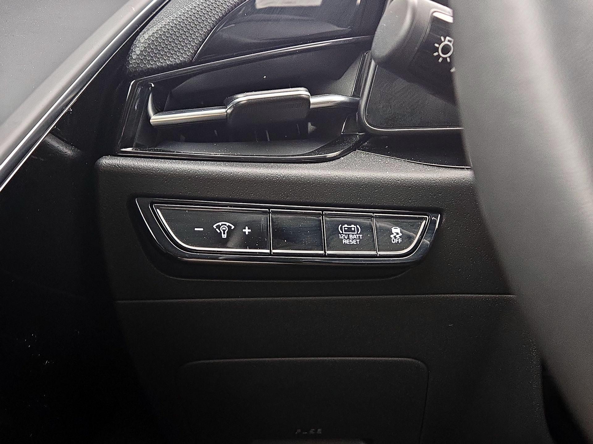 Thumbnail: 2023 Kia Niro - 13