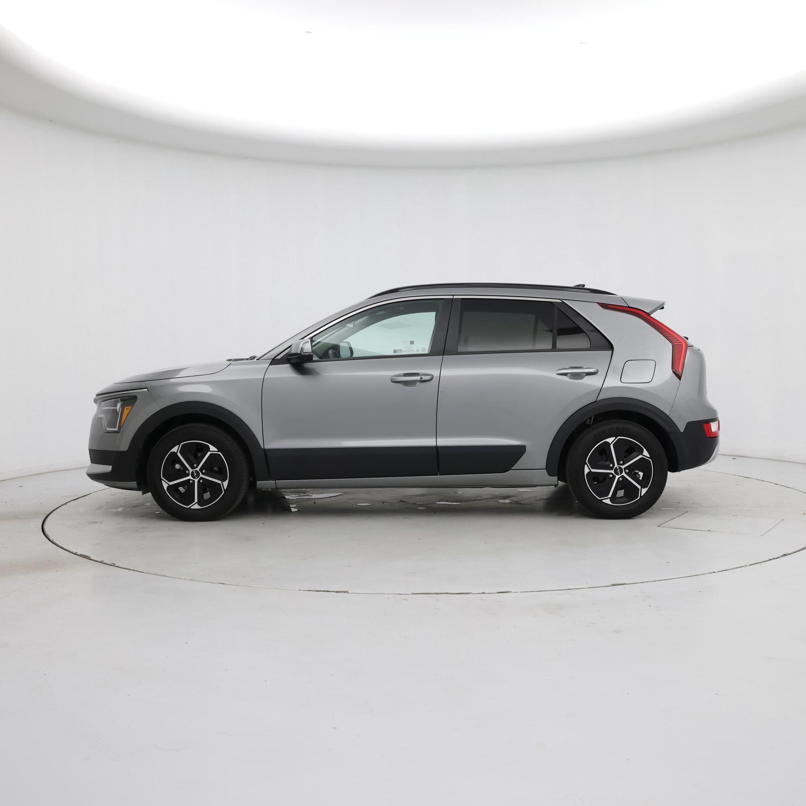 Thumbnail: 2023 Kia Niro - 3