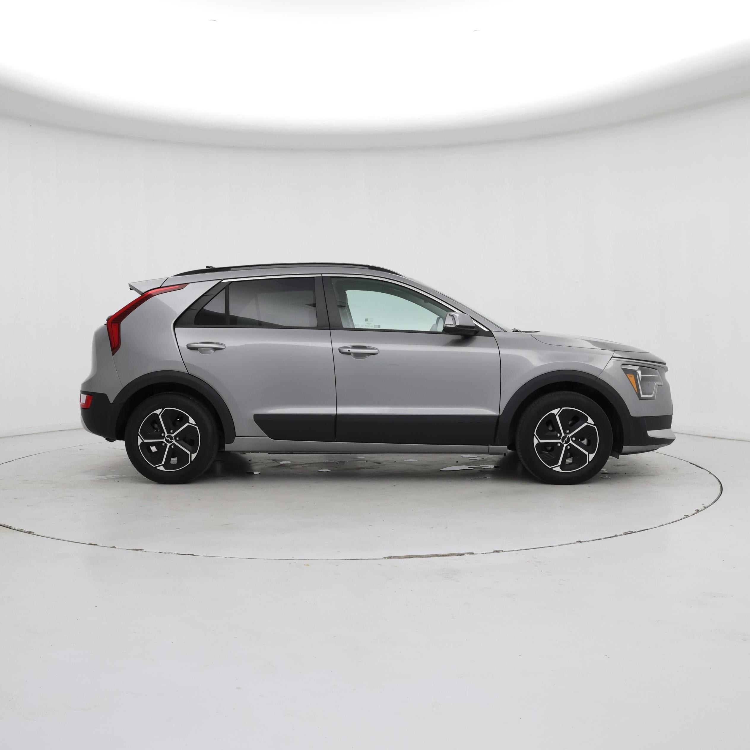 Thumbnail: 2023 Kia Niro - 7