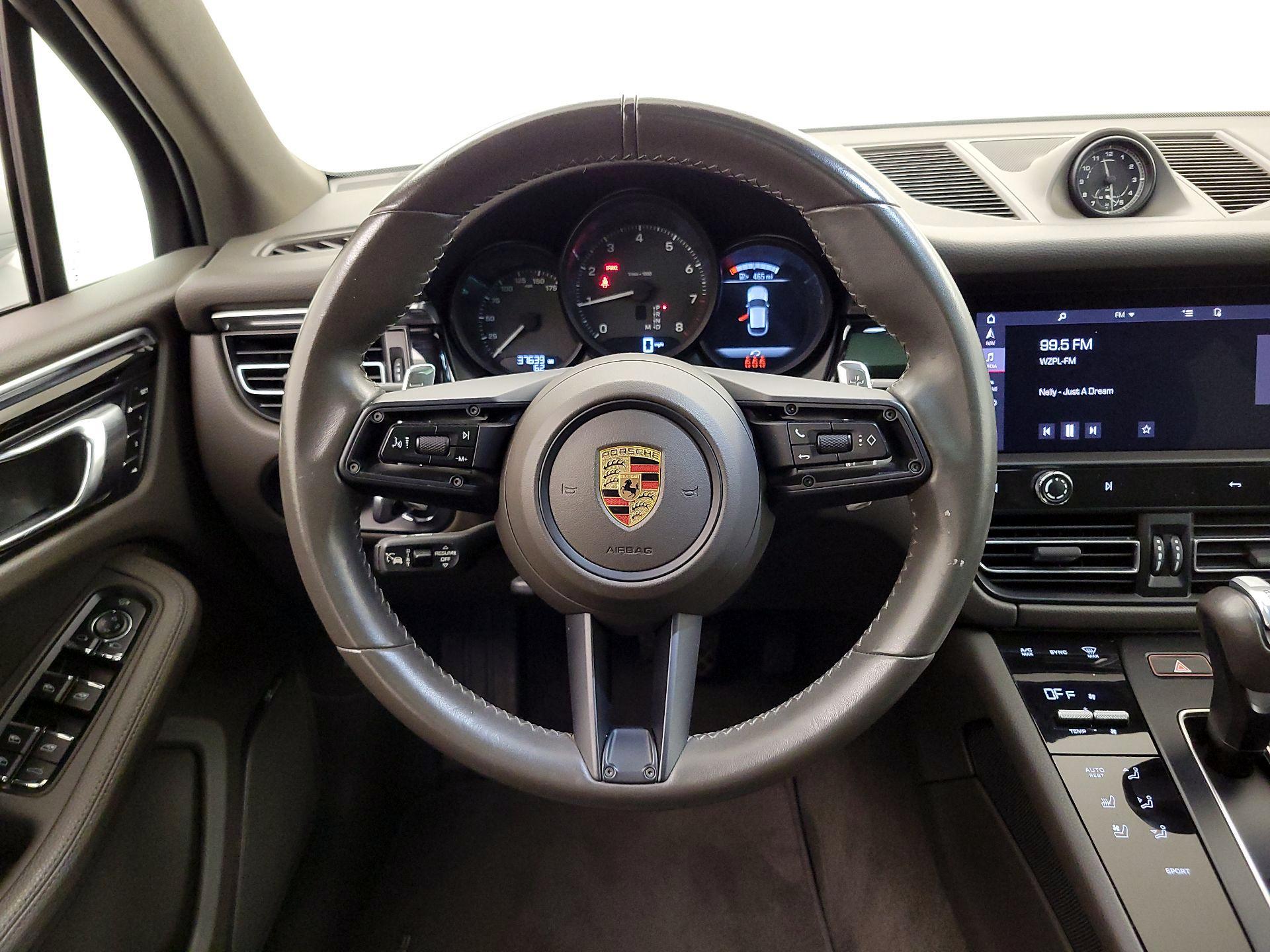 Thumbnail: 2023 Porsche Macan - 10