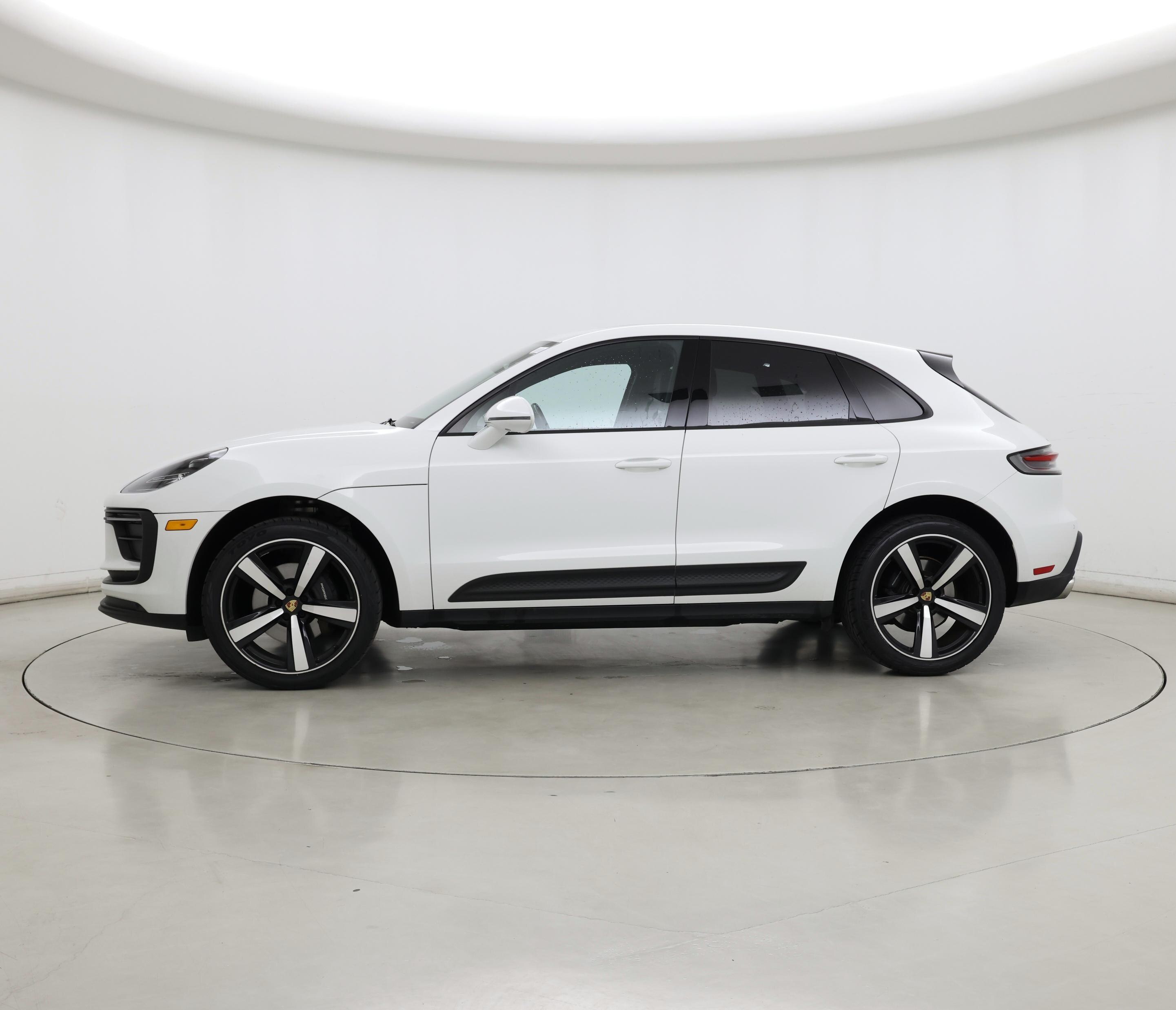 Thumbnail: 2023 Porsche Macan - 3