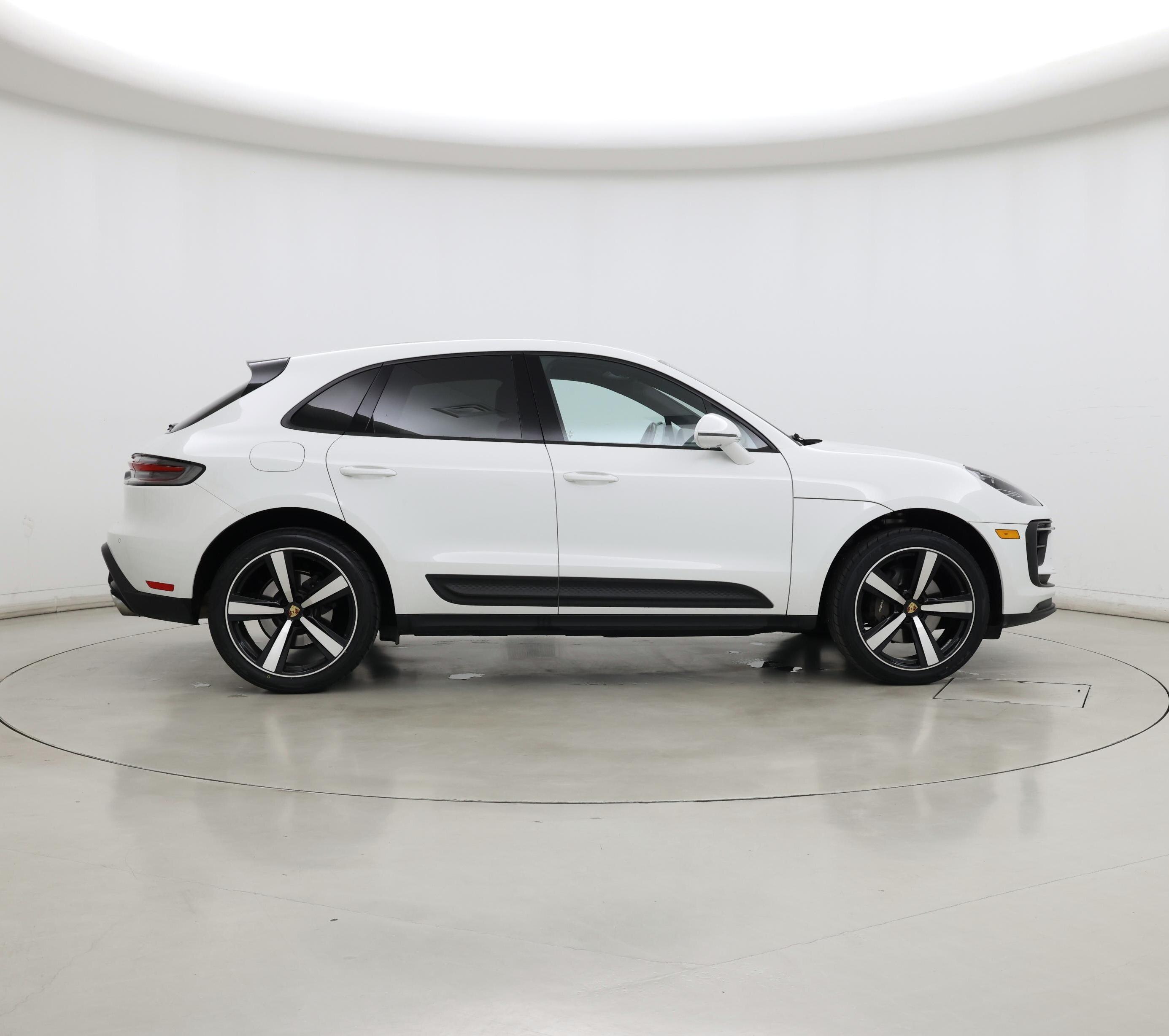 Thumbnail: 2023 Porsche Macan - 7
