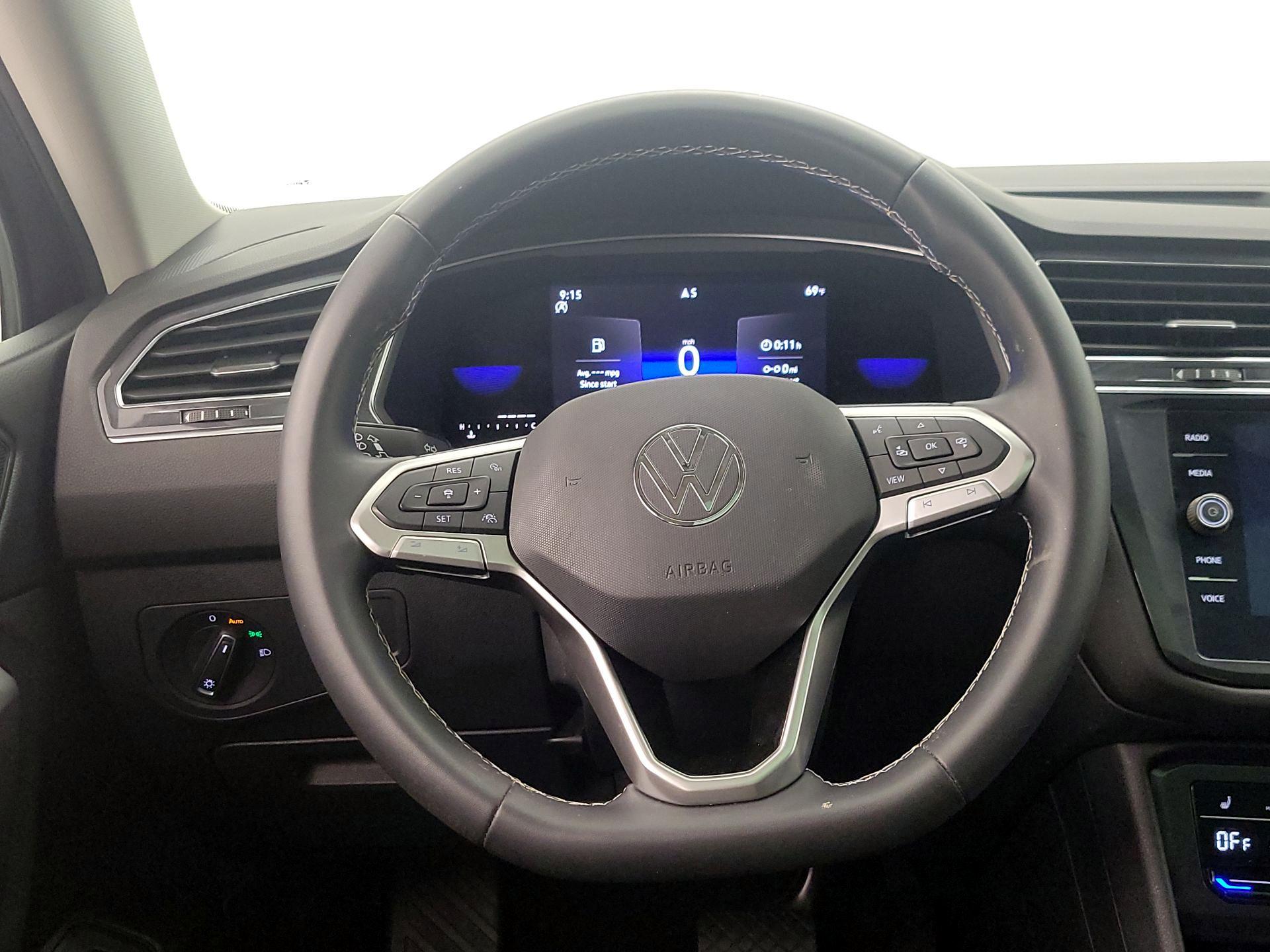 Thumbnail: 2022 Volkswagen Tiguan - 10