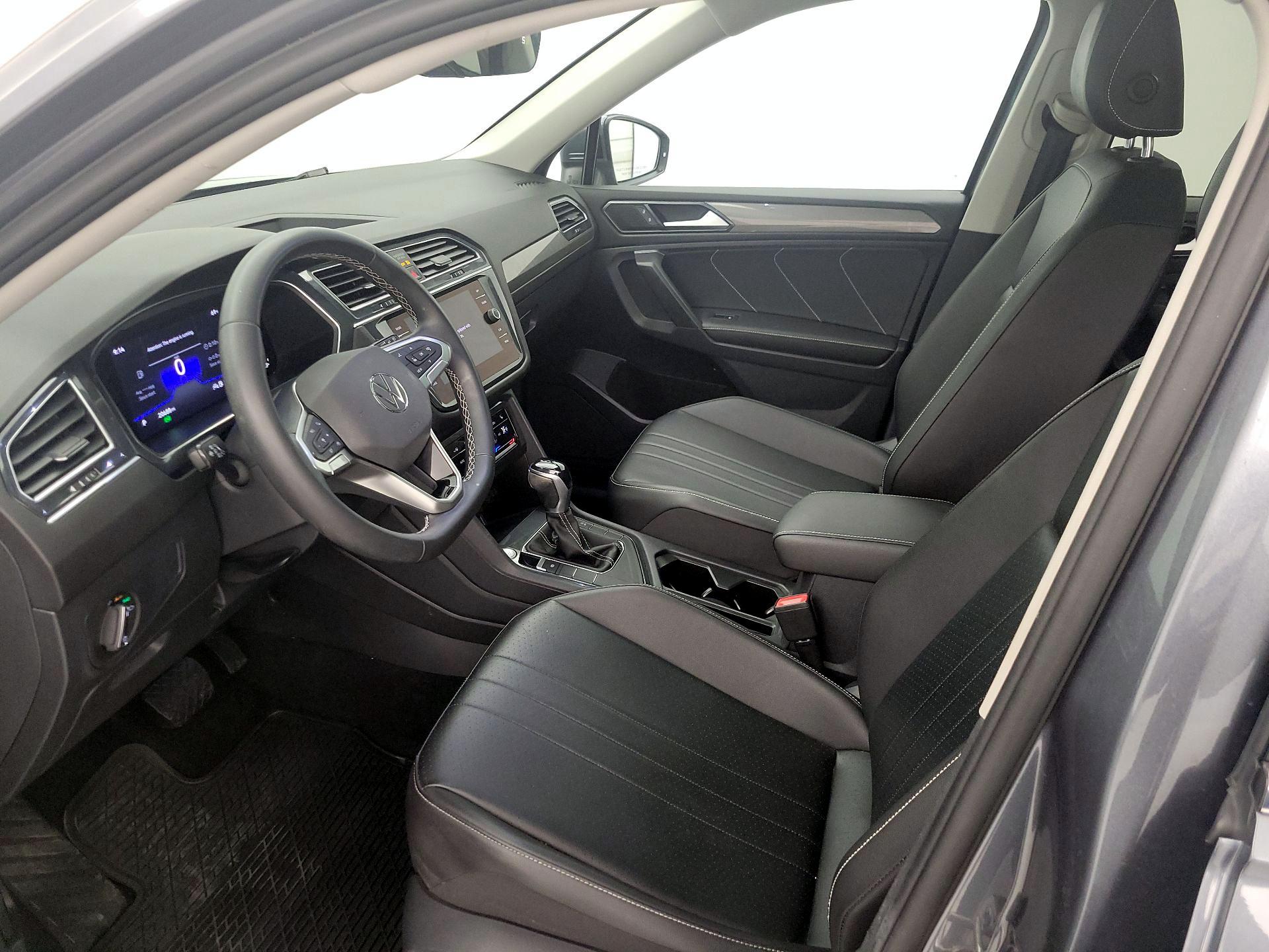 Thumbnail: 2022 Volkswagen Tiguan - 11