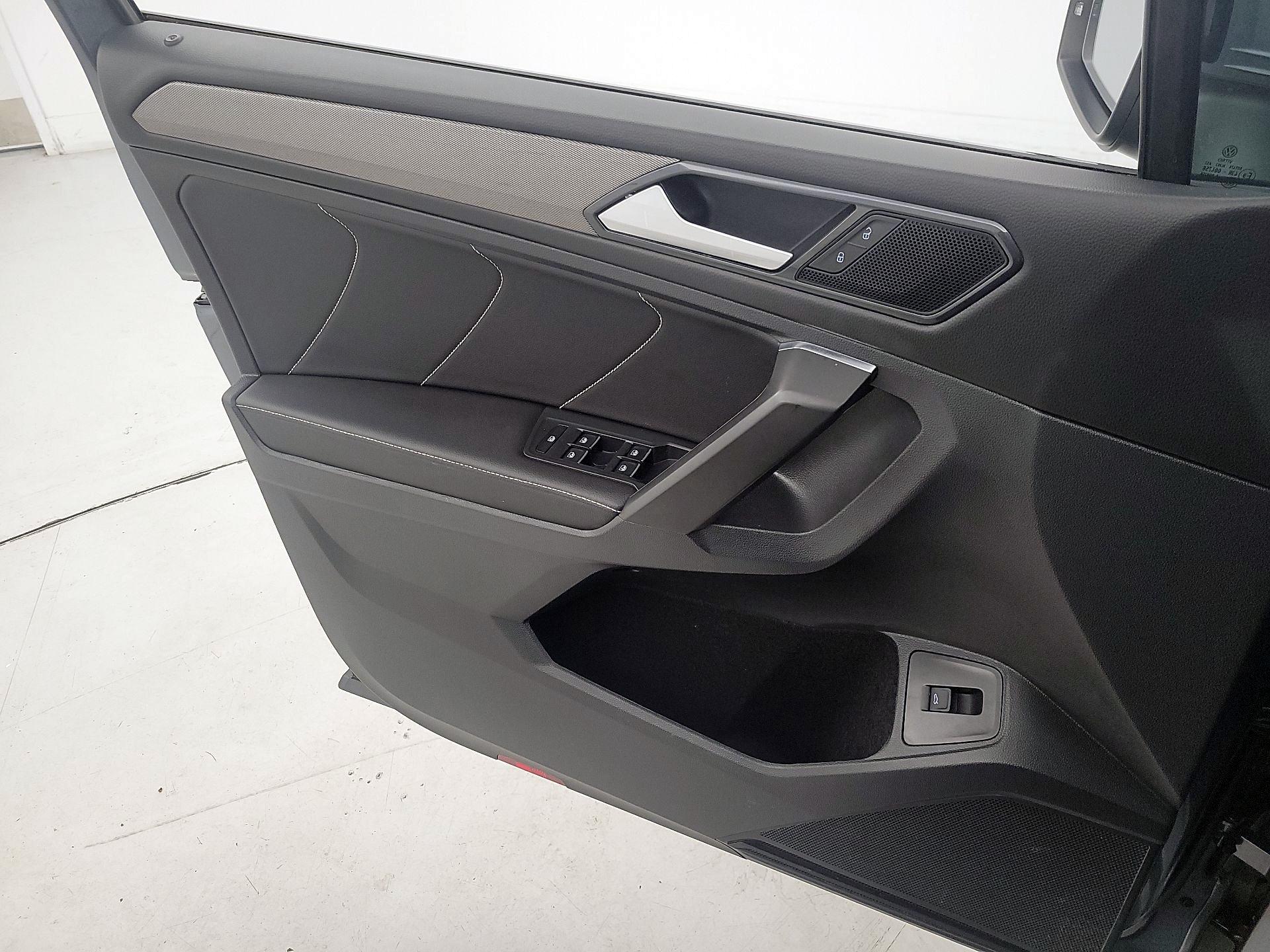 Thumbnail: 2022 Volkswagen Tiguan - 12