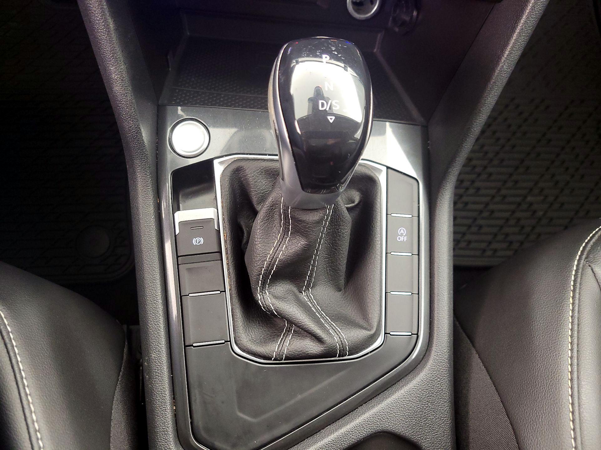 Thumbnail: 2022 Volkswagen Tiguan - 17