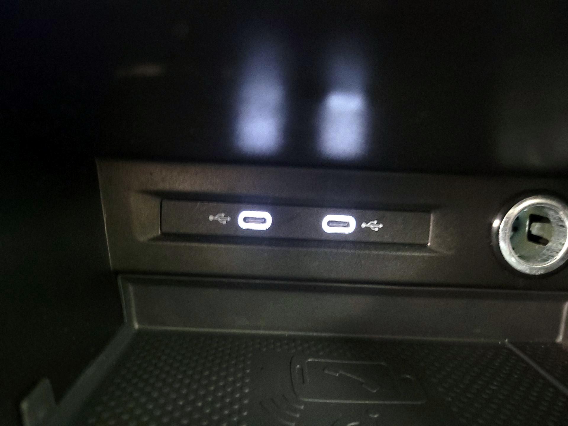 Thumbnail: 2022 Volkswagen Tiguan - 18