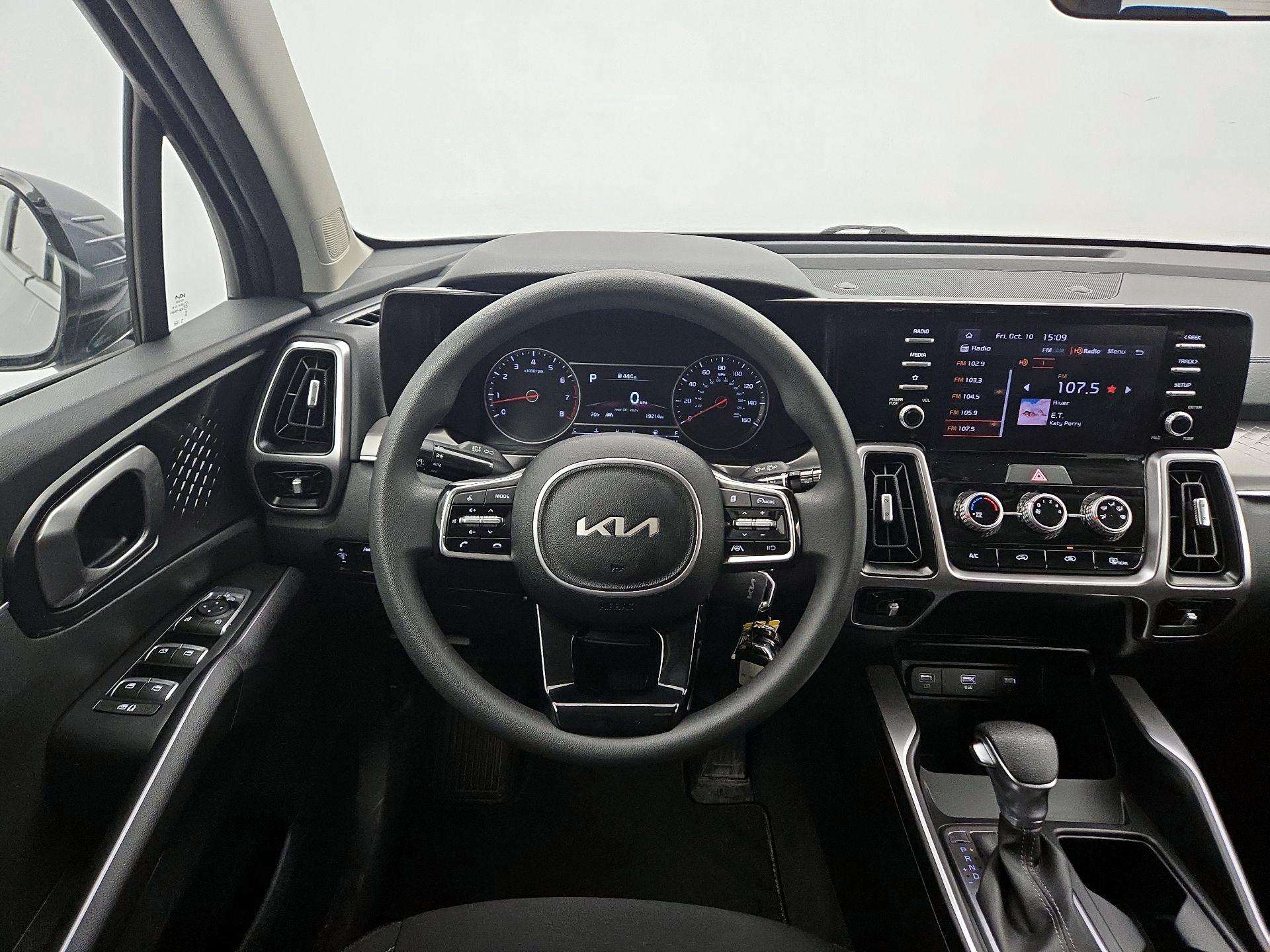 Thumbnail: 2023 Kia Sorento - 10
