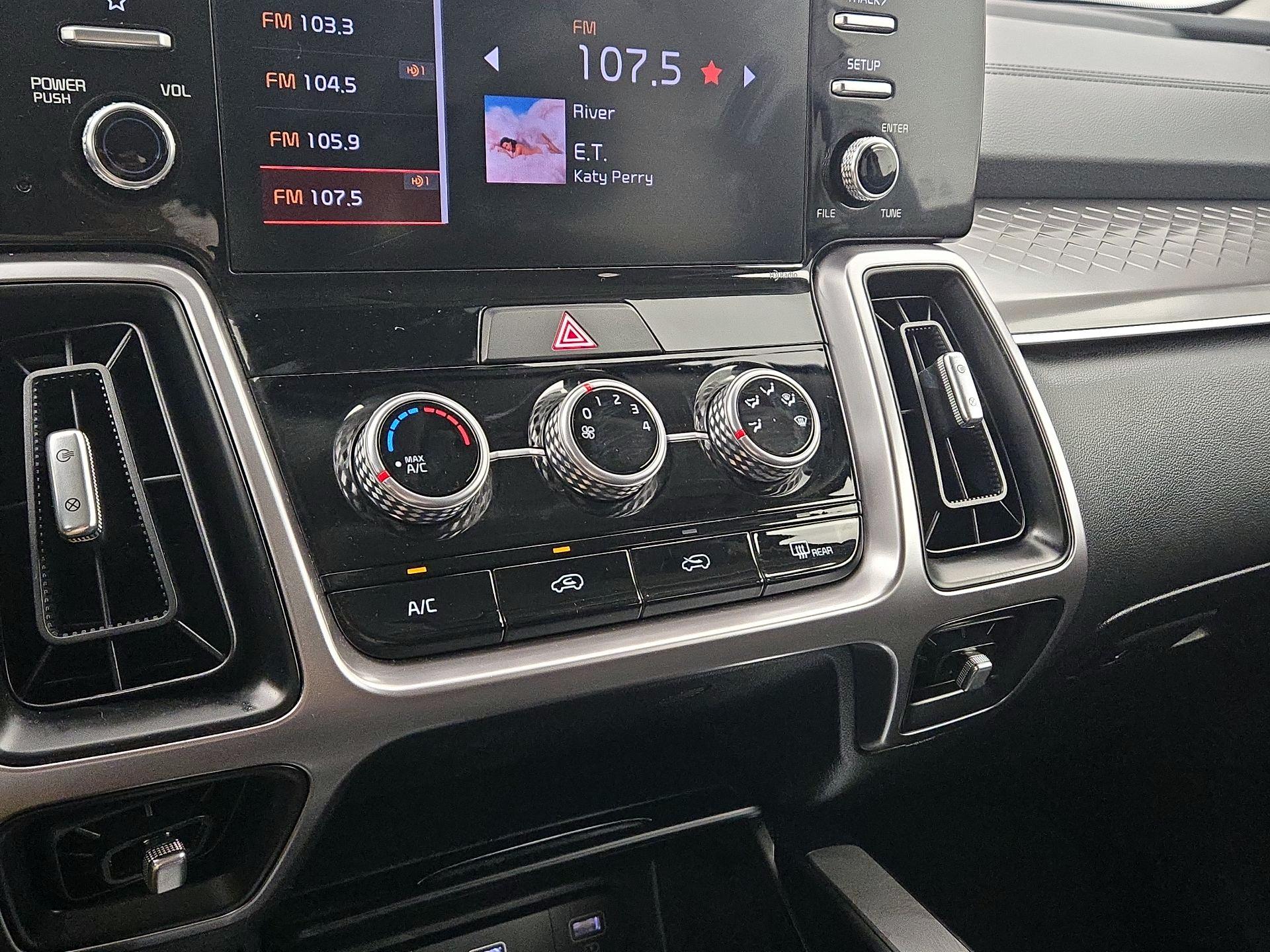Thumbnail: 2023 Kia Sorento - 16