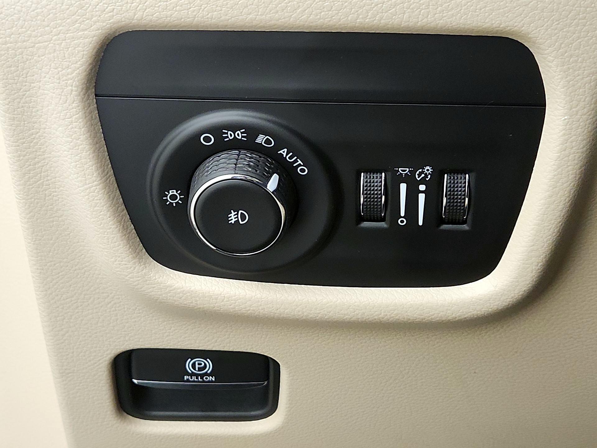 Thumbnail: 2022 Jeep Grand Cherokee - 13