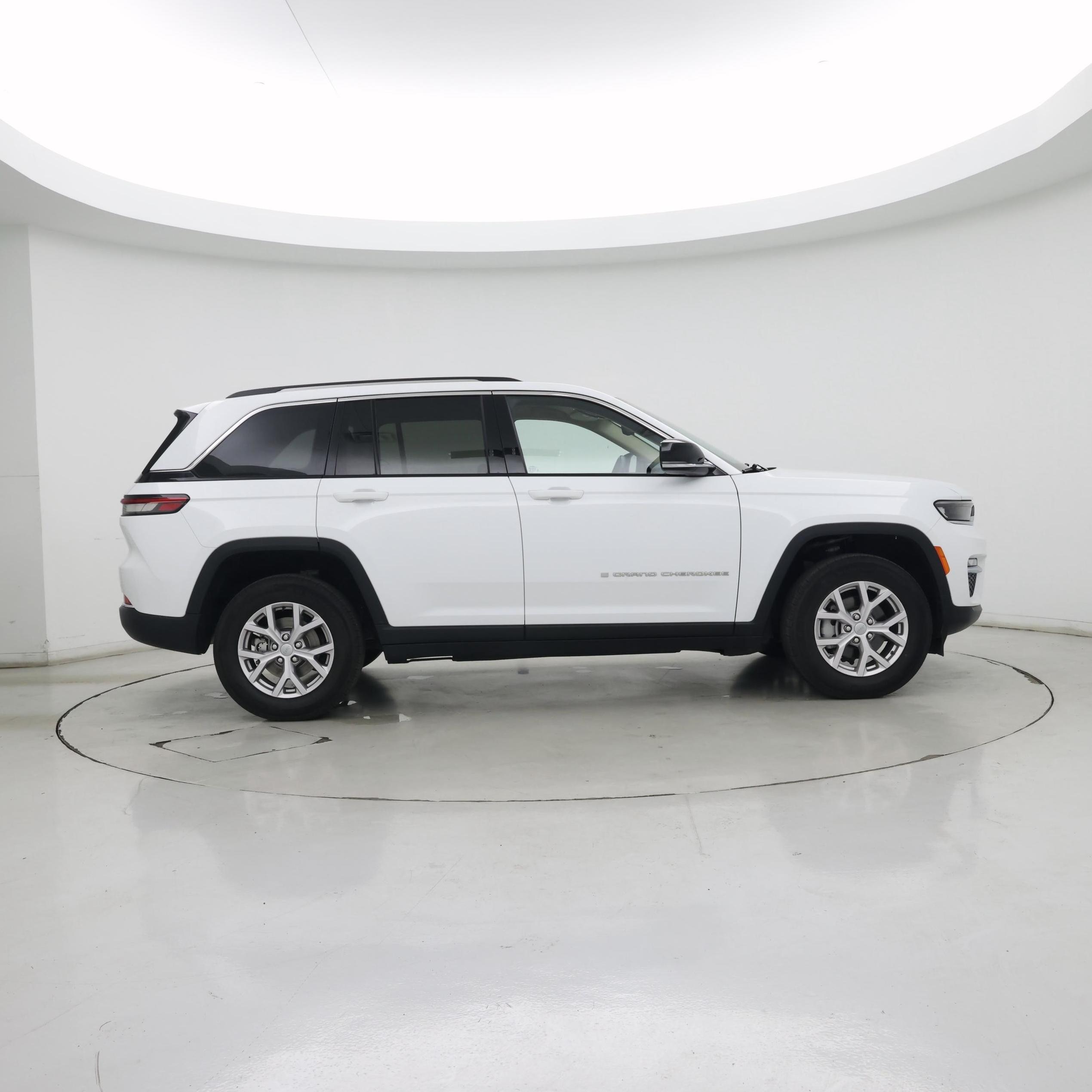 Thumbnail: 2022 Jeep Grand Cherokee - 7