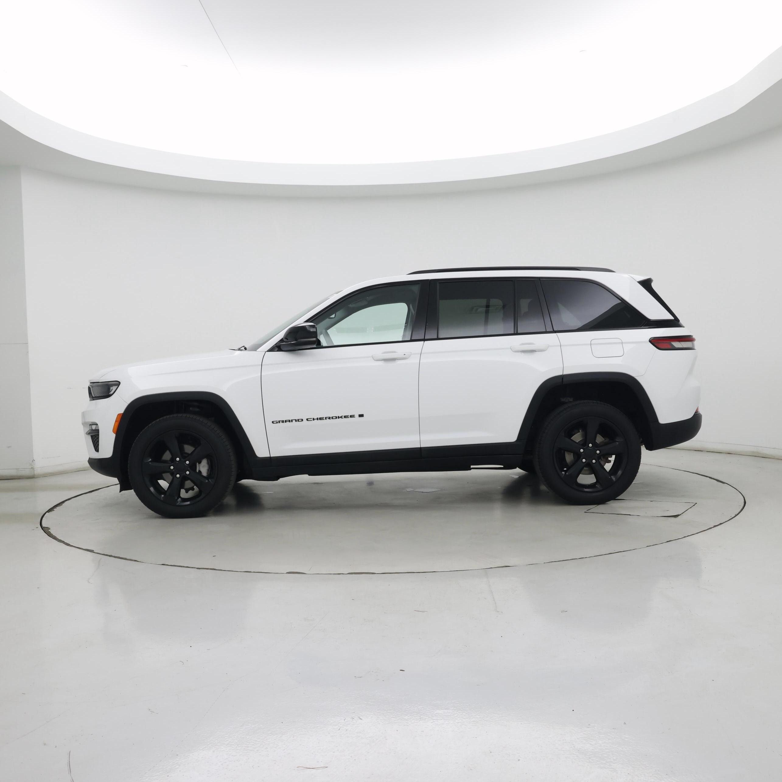 Thumbnail: 2023 Jeep Grand Cherokee - 3