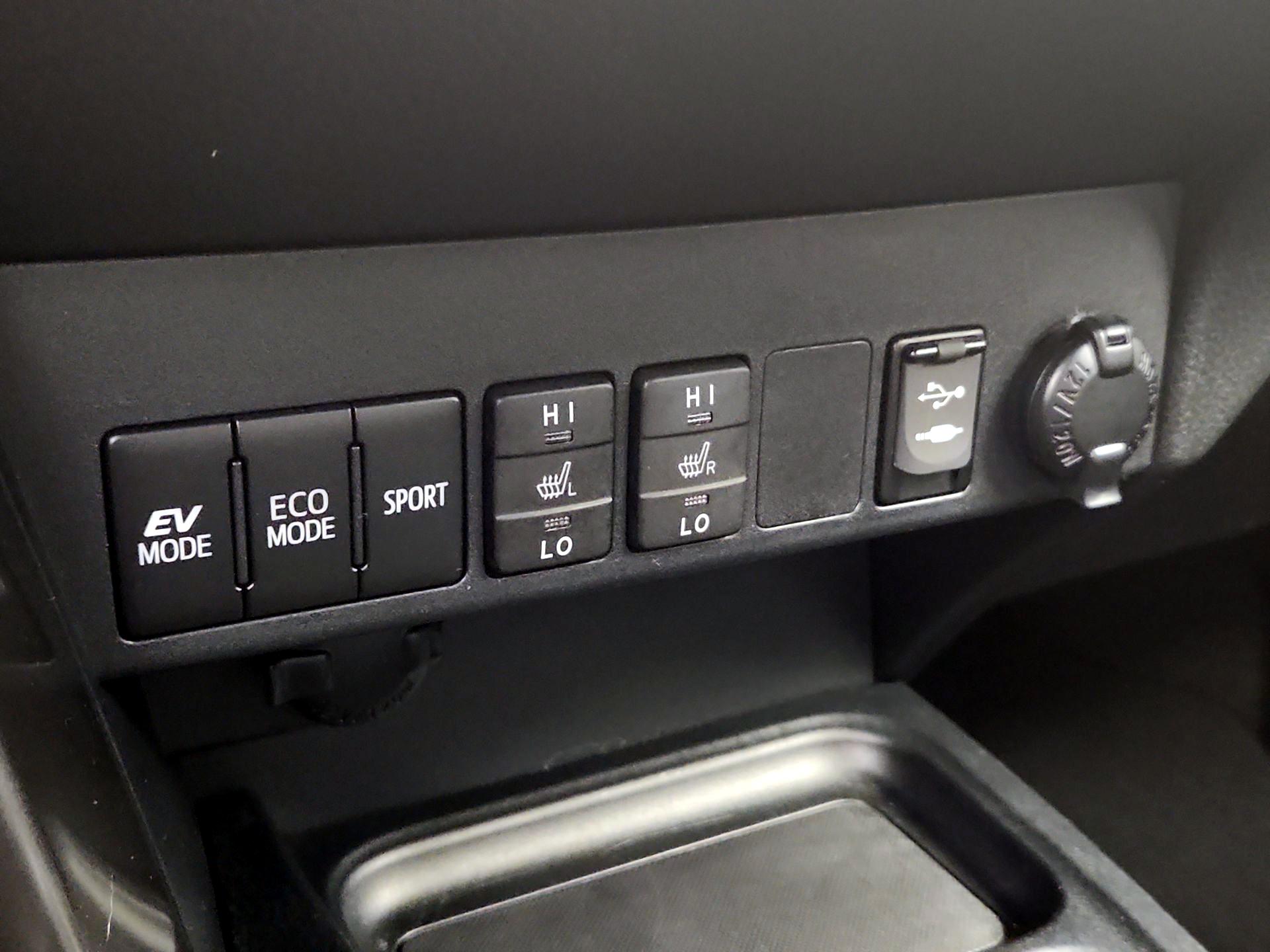 Thumbnail: 2017 Toyota RAV4 - 18