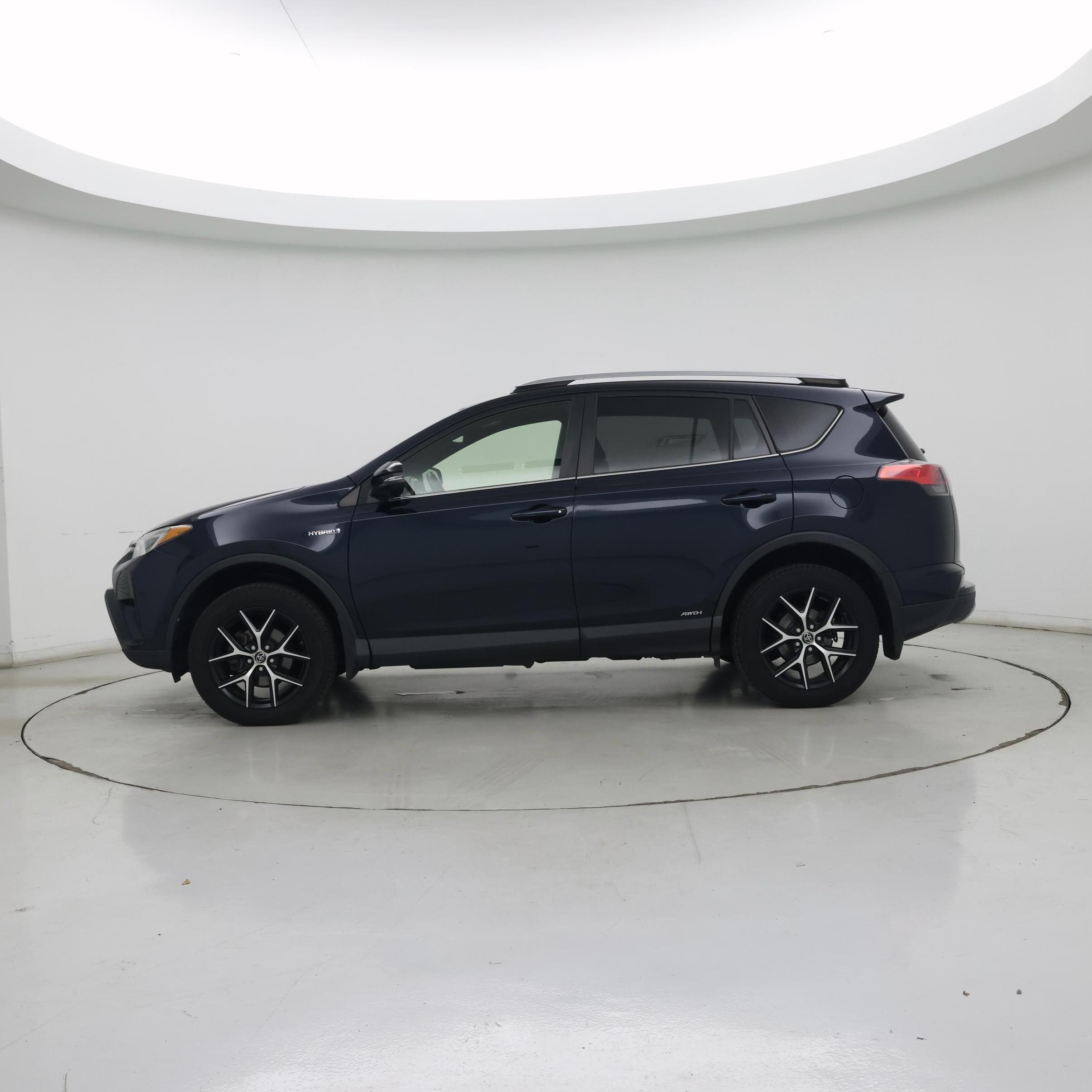 Thumbnail: 2017 Toyota RAV4 - 3