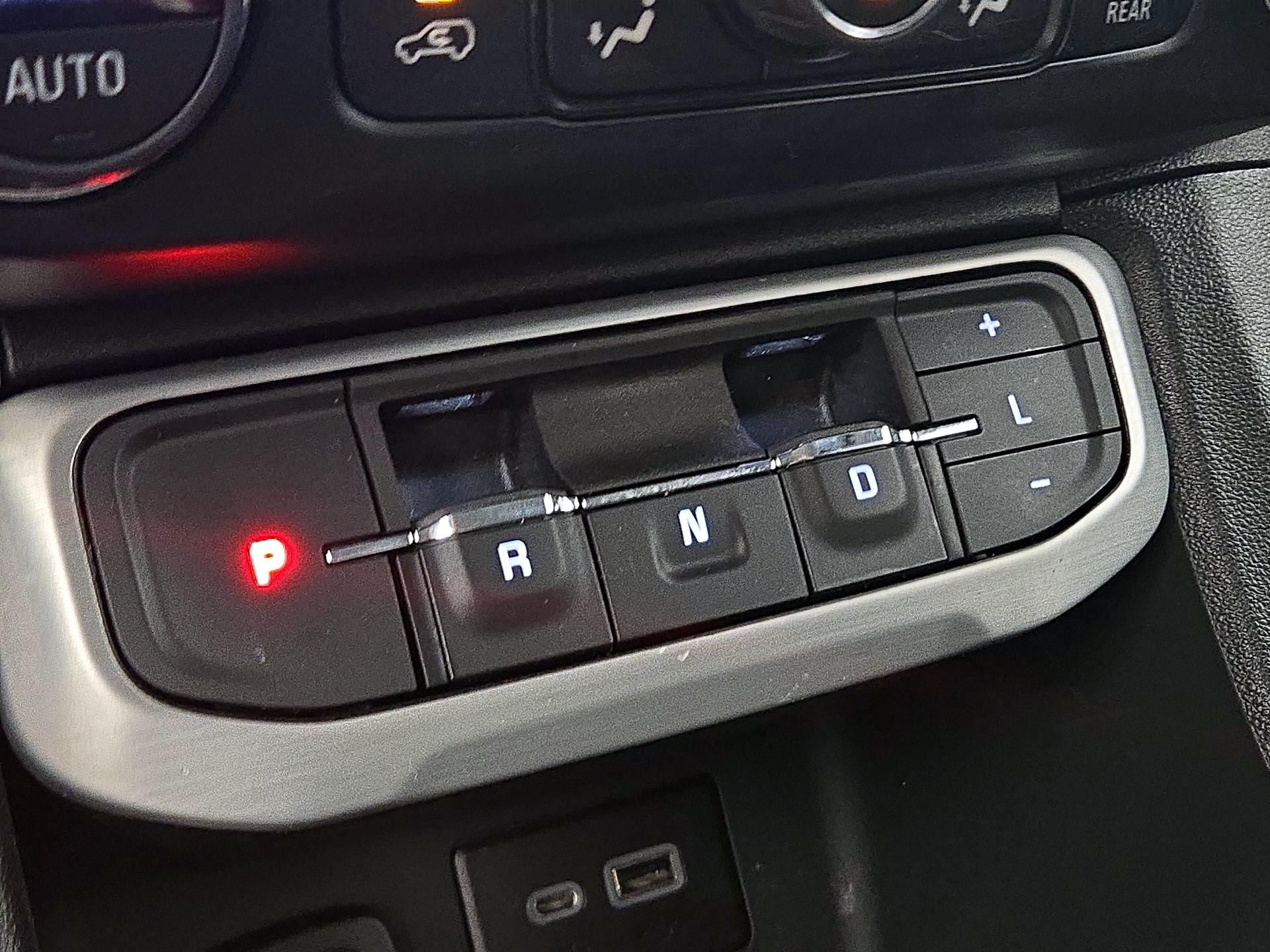 Thumbnail: 2023 GMC Acadia - 17